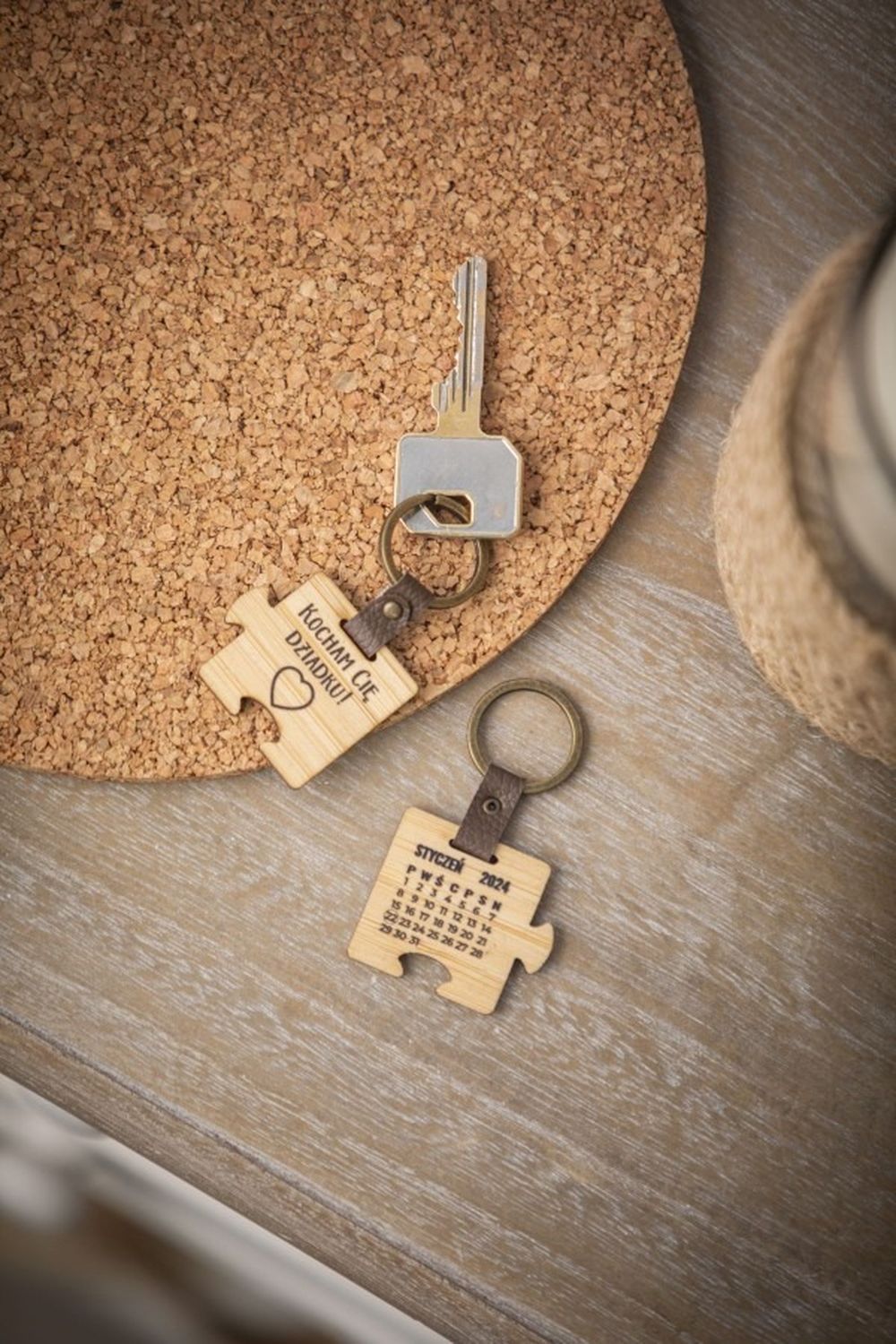 Altom design, brelok drewniany z grawerem, Dzień dziadka, 3,5x4 cm