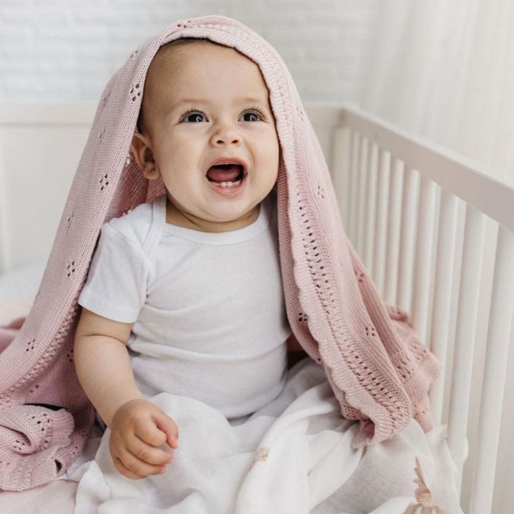 LullaLove, Daisy, kocyk ażurowy, pudrowy róż, 80x100 cm