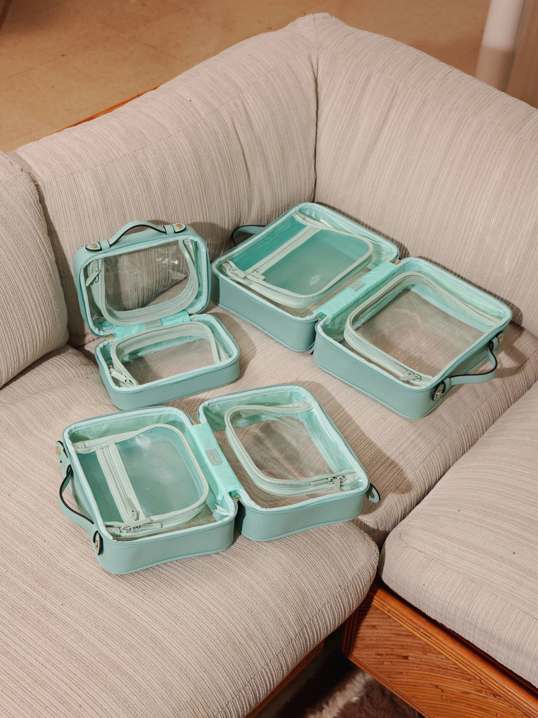 Petite trousse à cosmétiques transparente