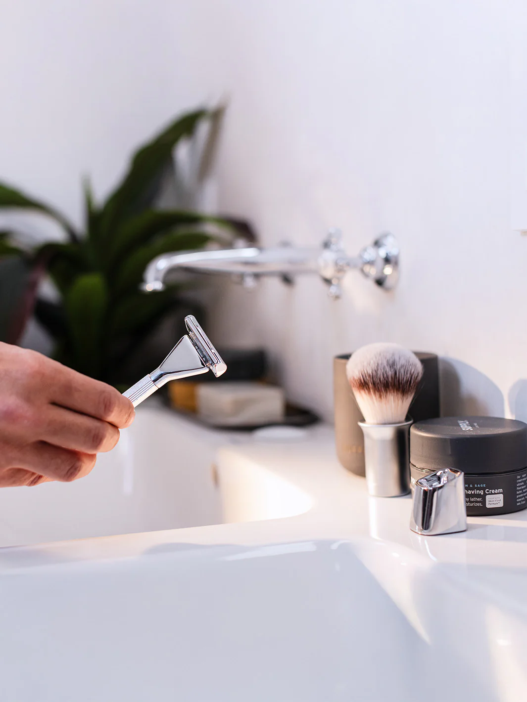 The Single Edge Max Razor Stand