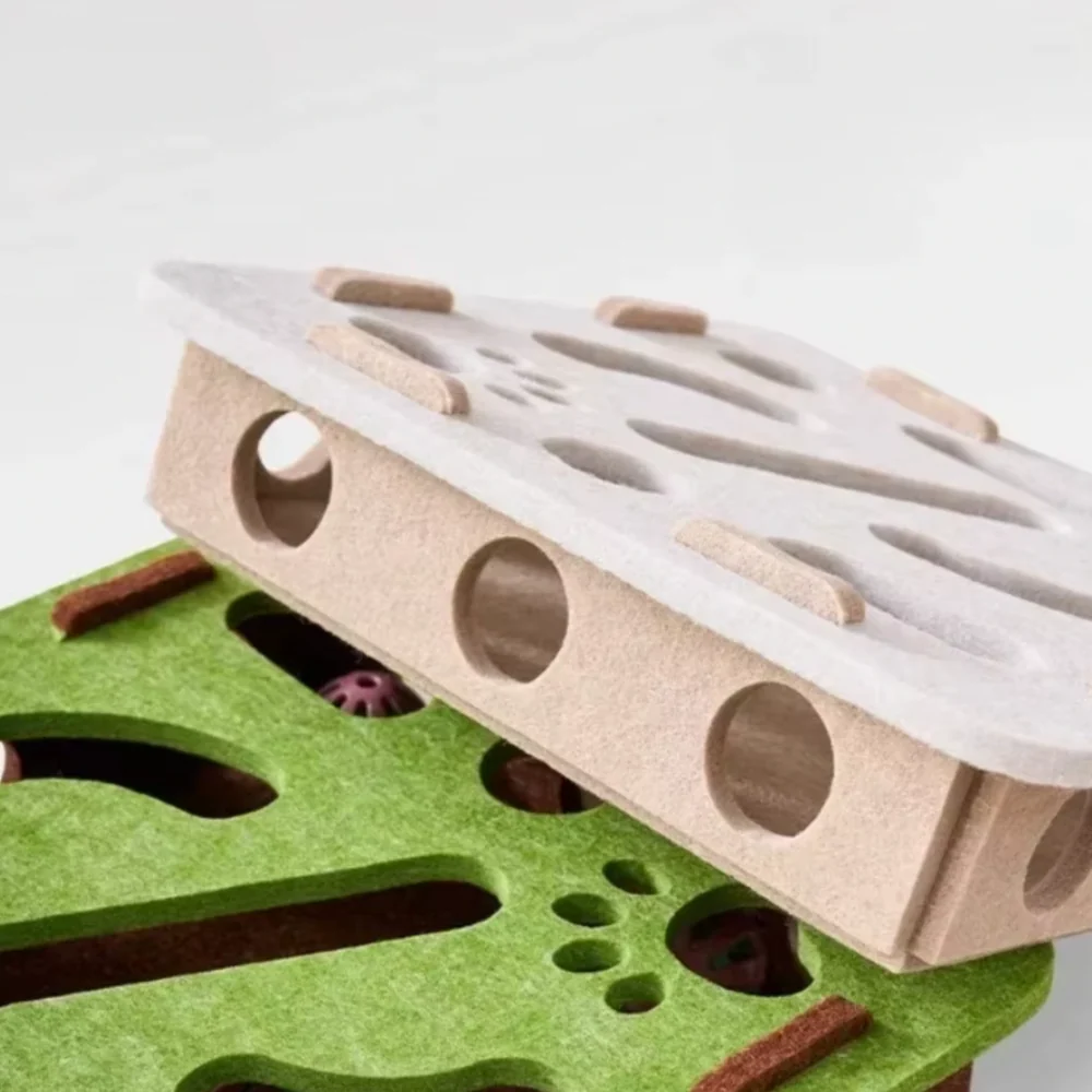 Cat Felt Teasing Box With Balls