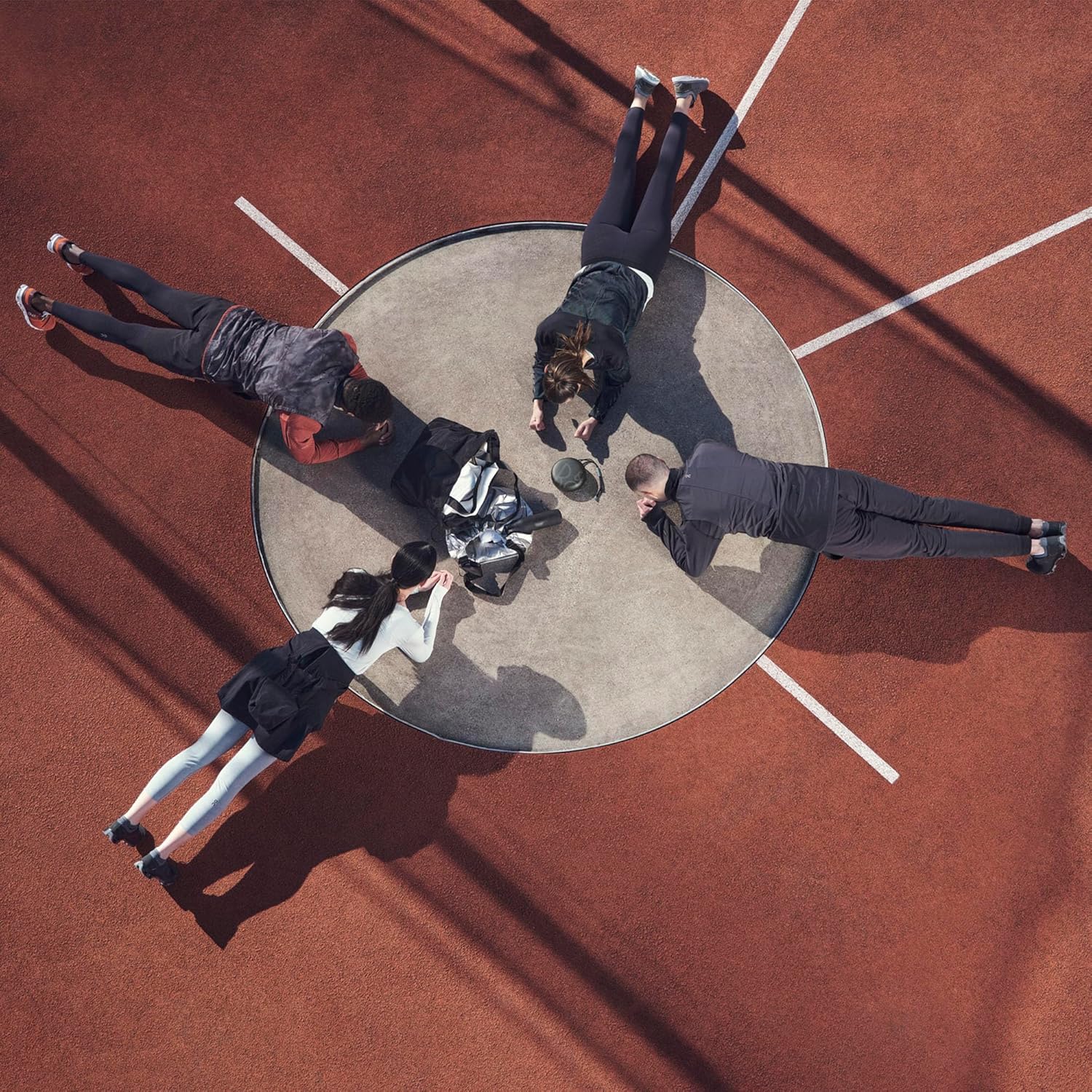 Bang & Olufsen Beosound A1 (2. Gen) – Kabelloser tragbarer IP67 wasserdichter Bluetooth-Lautsprecher mit 360-Grad-Sound, Alexa Voice Assistant & Speakerphone, 18 h Akkulaufzeit - Black Anthracite