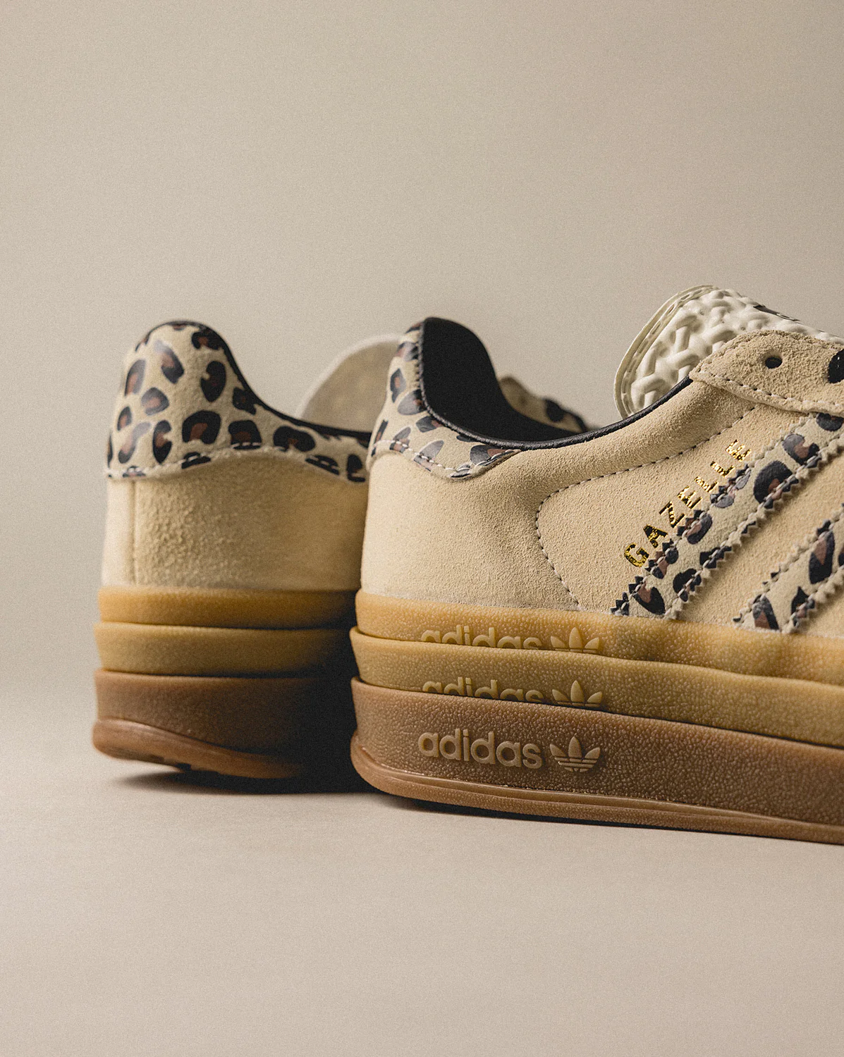 Drei Streifen Gazelle Bold W