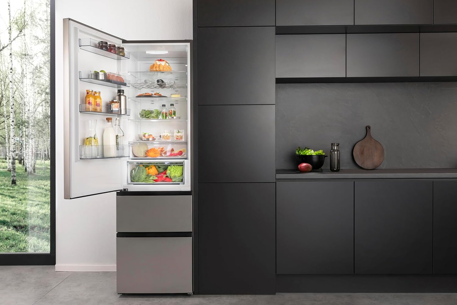 Hisense RB327N4AD2 Kühl-Gefrierkombination/ NoFrostPlus/ Multiflow 360°/ HolidayMode/ FreshZone/ 182,4 cm/ Kühlteil 171 l/ Gefrierteil 85 l/ 41 dB/ 287 kWh/ Jahr/ Edelstahl-Look