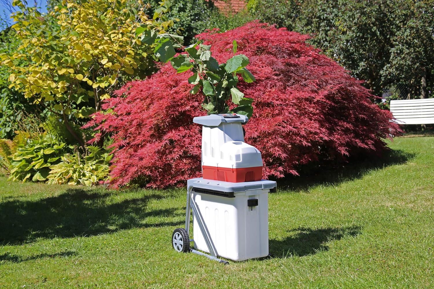 IKRA 81002880 Elektro Gartenhäcksler Walzenhäcksler ILH 3000 A, leise robust wartungsarm, Starke 3.000 Watt, Aststärke bis 44mm, 230 V