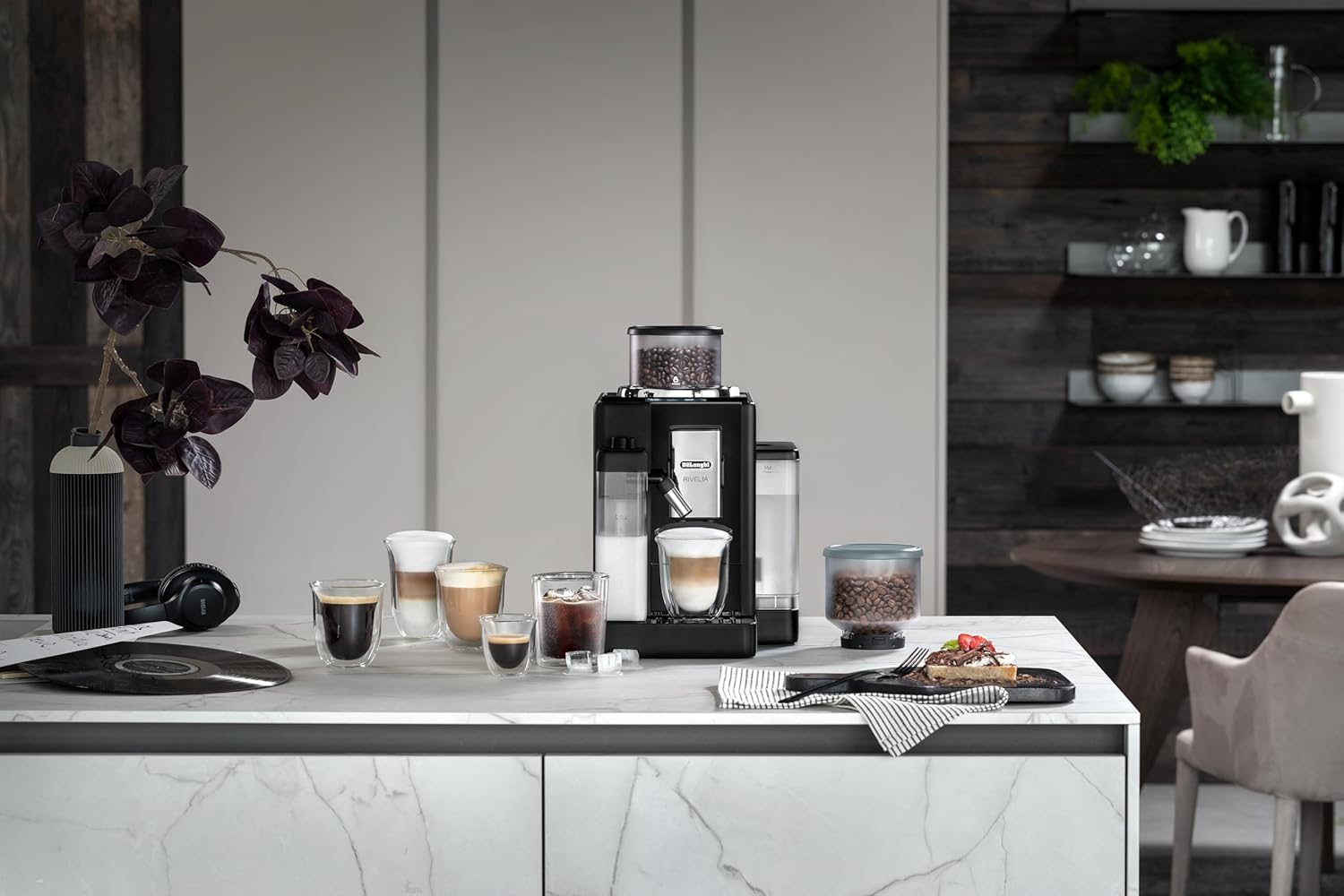 De'Longhi Rivelia EXAM440.55.W Kaffeevollautomat mit LatteCrema Milchsystem, Wechselbarer Bohnenbehälter, 16 Kaffee- & Milchgetränke auf Knopfdruck, Extra-Shot-Funktion, 3,5 Touch-Display, Weiß
