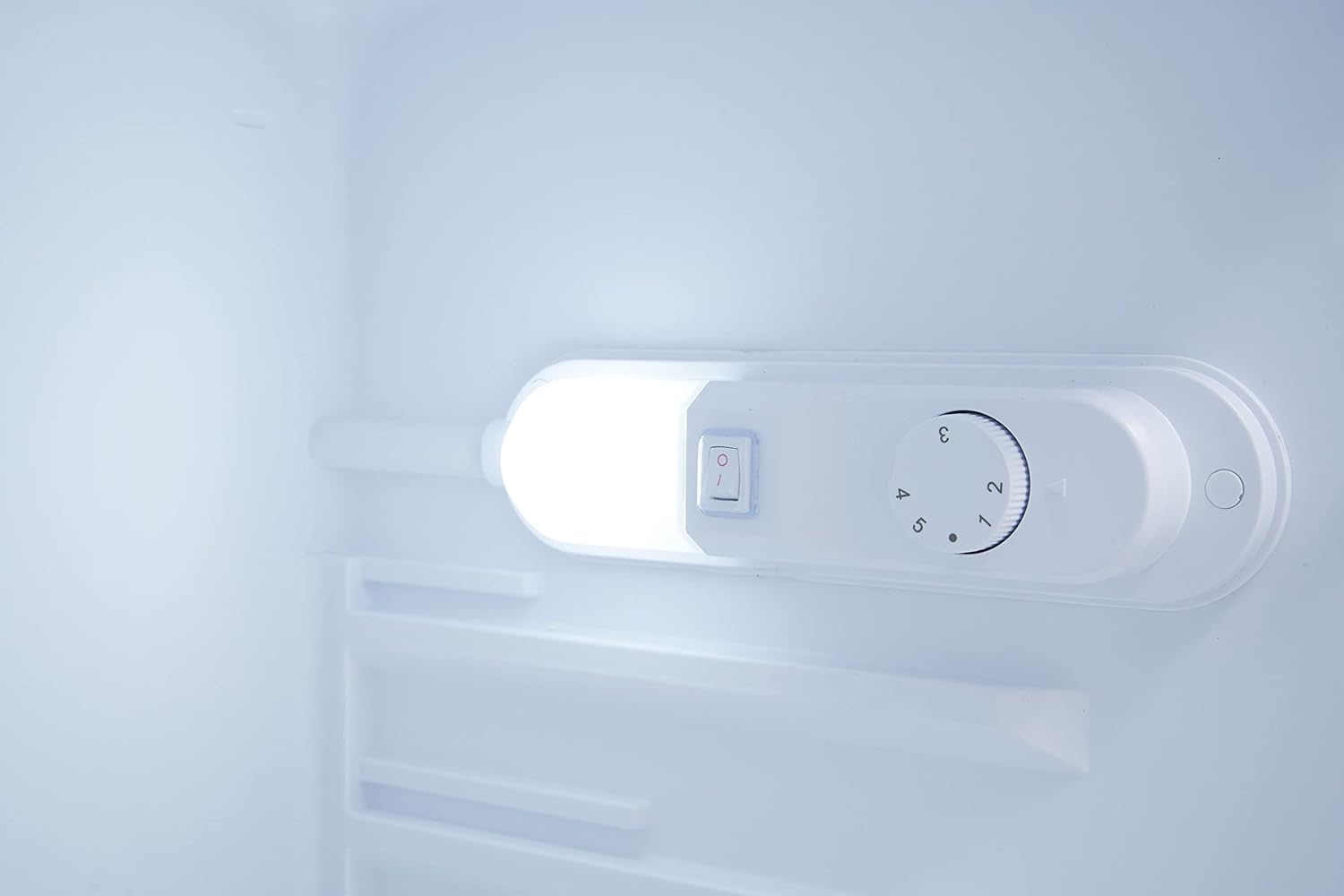 Respekta Retro-Kühlschrank mit Gefrierfach/in schwarz / 145 x 54 cm / 213 L Nutzinhalt/verstellbare Füße/automatisches Abtauverfahren/Schnellgefrierfunktion / KS144VS