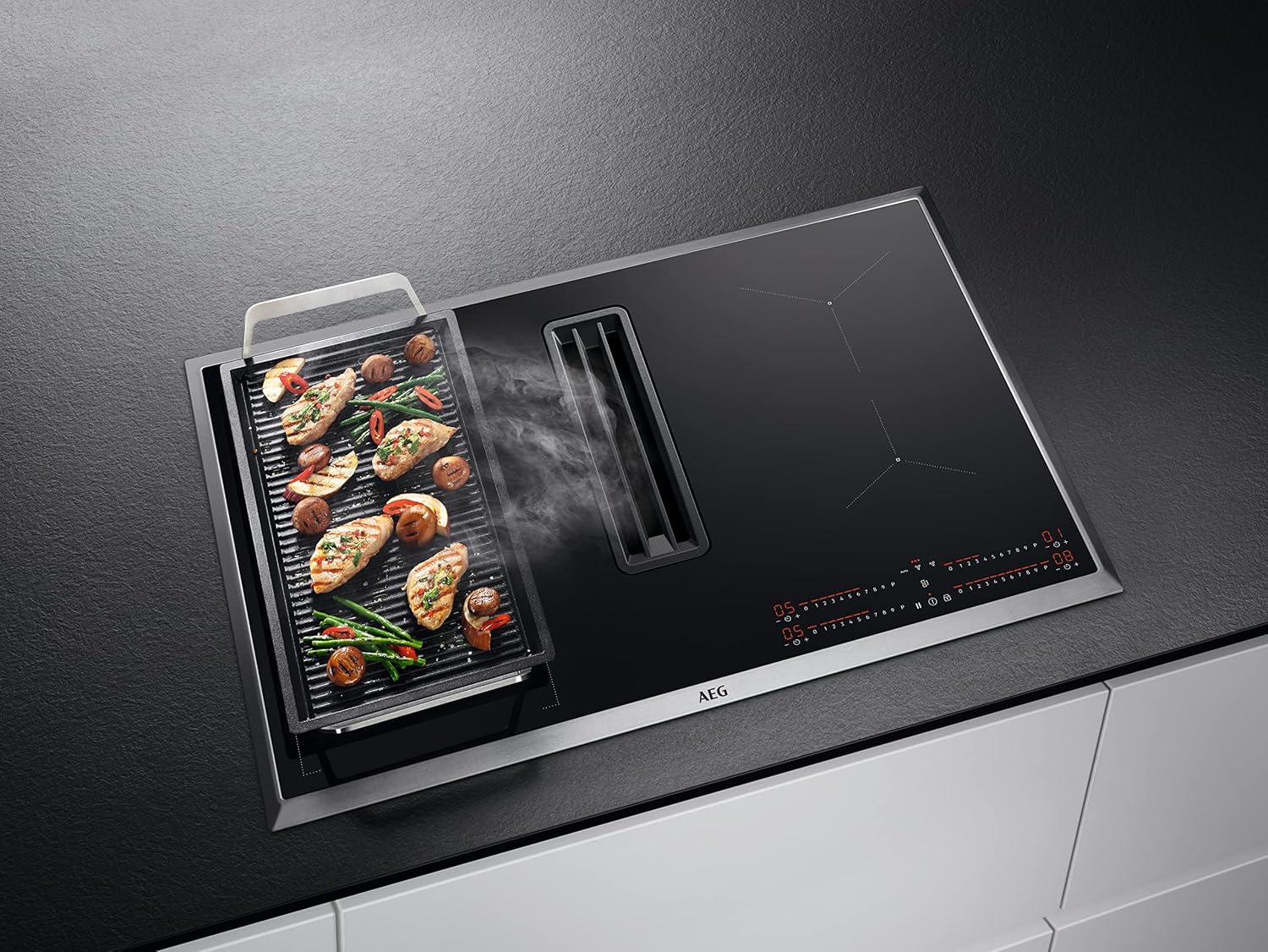 AEG IKE84441XB Autarkes Kochfeld / Herdplatte mit Touchscreen, Topferkennung & Hob²Hood-Funktion / Induktionskochplatte / 4 Kochzonen / Edelstahlrahmen / 80 cm Schwarz