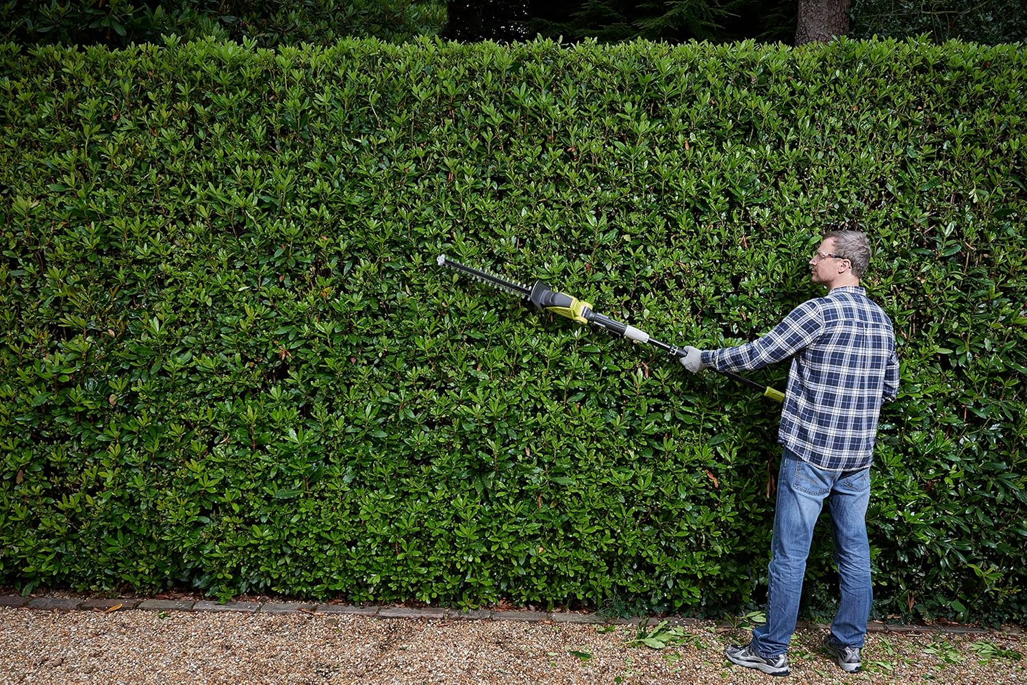 RYOBI 18V ONE+ Akku-Teleskop-Heckenschere OPT1845 (Messerlänge 45cm, 18mm Schnittstärke, 135° abwinkelbarer Schneidkopf, Schnittgeschwindigkeit 1350U/min, ohne Akku und Ladegerät)