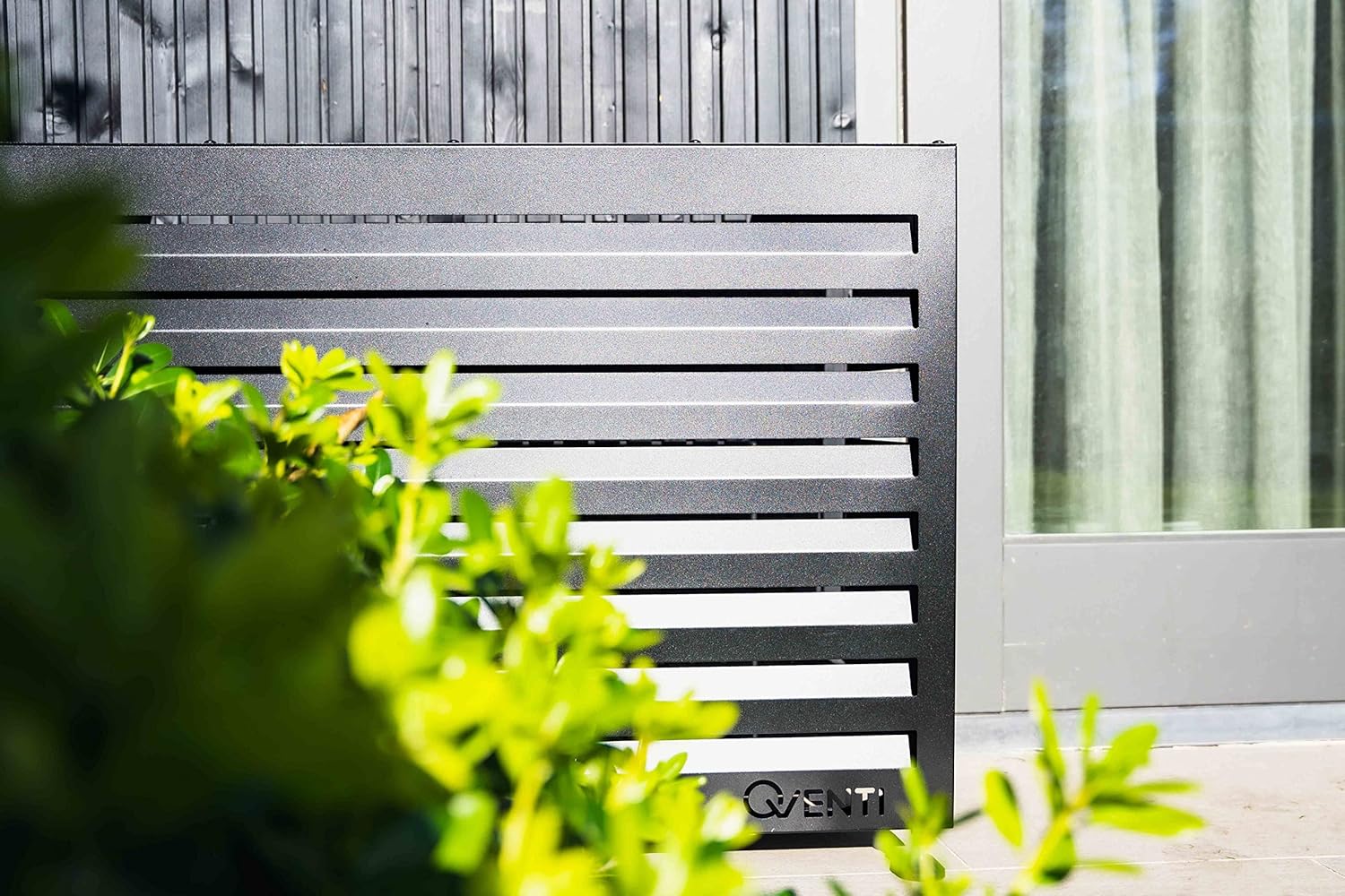 Qventi Abdeckung für Klimaanlage - Anthrazit/Grau - Aluminium - Schutzgitter - Verkleidung - Einfache Montage - Größe S - Außenmaße (LxBxH): 100 x 50 x 75 cm