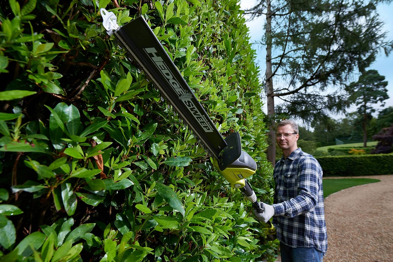 RYOBI 18V ONE+ Akku-Teleskop-Heckenschere OPT1845 (Messerlänge 45cm, 18mm Schnittstärke, 135° abwinkelbarer Schneidkopf, Schnittgeschwindigkeit 1350U/min, ohne Akku und Ladegerät)