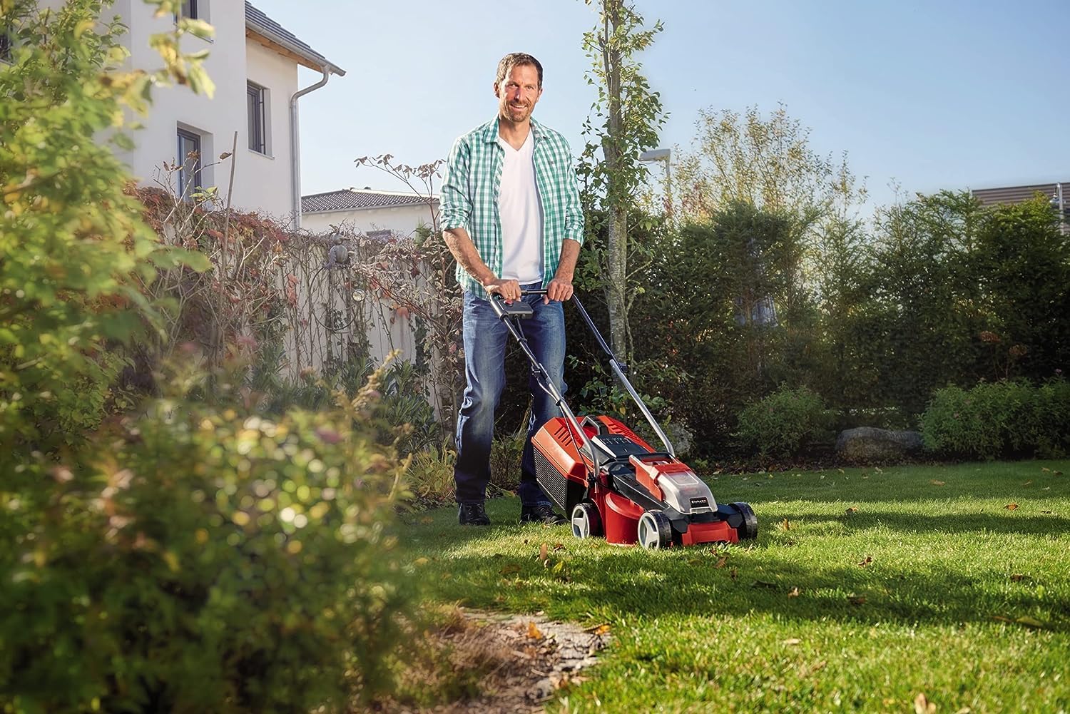 Einhell City Akku-Rasenmher GE-CM 18/30 Li Kit Power X-Change (18 V, 30 cm Schnittbreite, bis 150 m, Brushless, 25L Fangkorb, 30-70 mm Schnitthhe, inkl. 3,0 Ah Akku + Ladegert)
