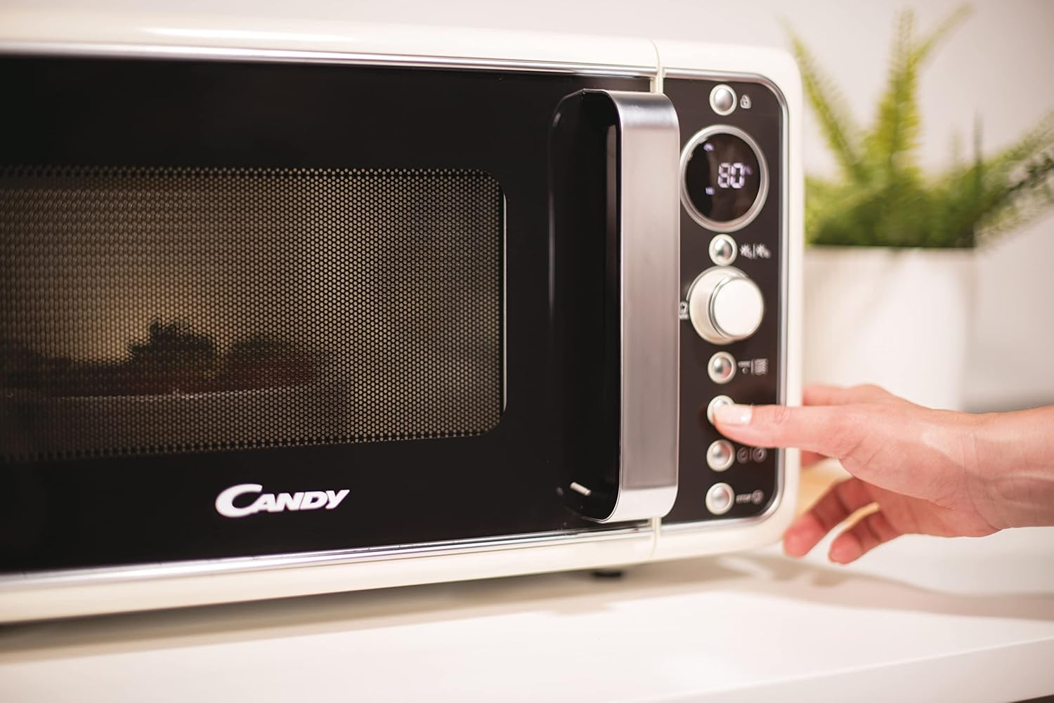 Candy Mikrowelle / 900 Watt/Grill 1000 Watt / 25 Liter/Grilleinsatz/Creme/Modell: DIVO G25CC