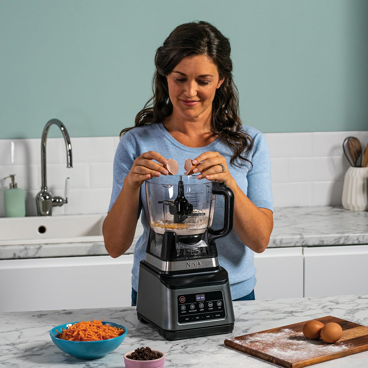 Ninja 3-in-1 Küchenmaschine & Mixer mit 5 Programmen: Mixen, Max Mixen, Hacken, Mischen, Pürieren, 1,8L Schüssel, 2,1L Krug, 700ml Becher, 1200W, spülmaschinenfest, Auto-iQ, Schwarz BN800EU