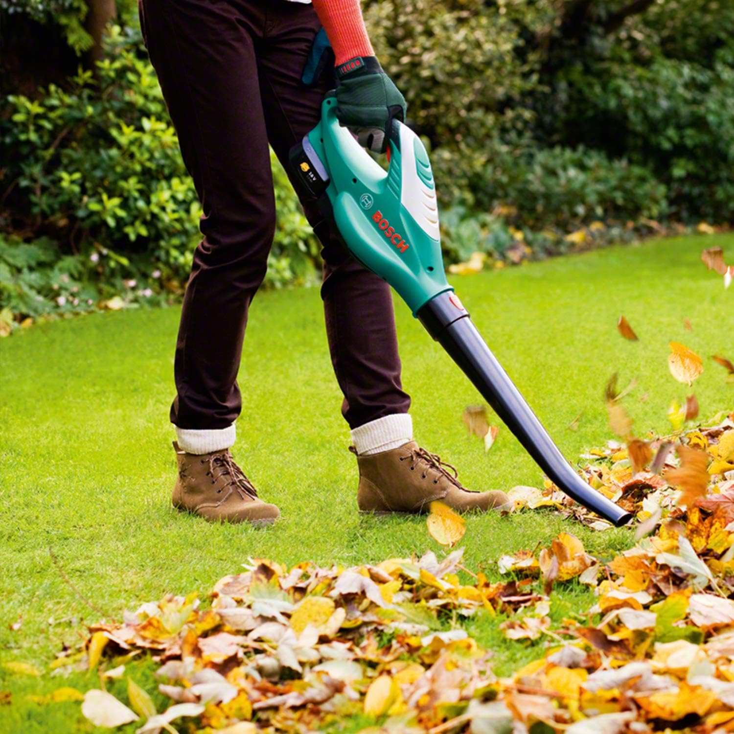 Bosch Home and Garden Akku Laubblser ALB 18 LI (1 Akku, Max. Geblsegeschwindigkeit 210 km/h, im Karton) Grün, Schwarz