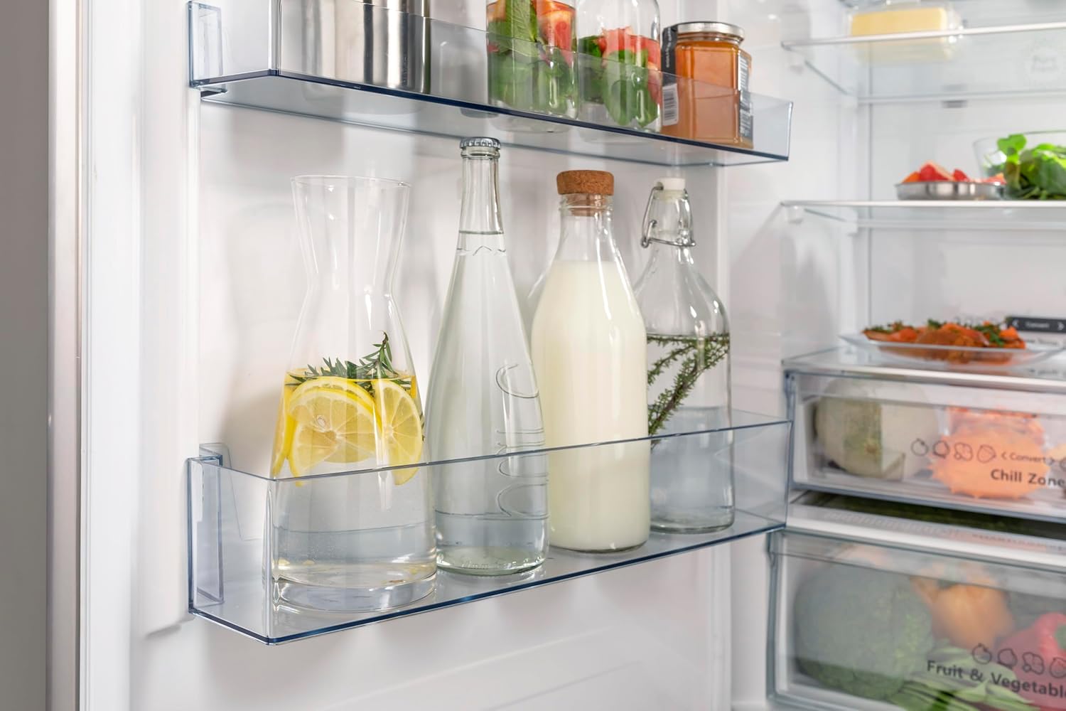 Hisense RB327N4AD2 Kühl-Gefrierkombination/ NoFrostPlus/ Multiflow 360°/ HolidayMode/ FreshZone/ 182,4 cm/ Kühlteil 171 l/ Gefrierteil 85 l/ 41 dB/ 287 kWh/ Jahr/ Edelstahl-Look