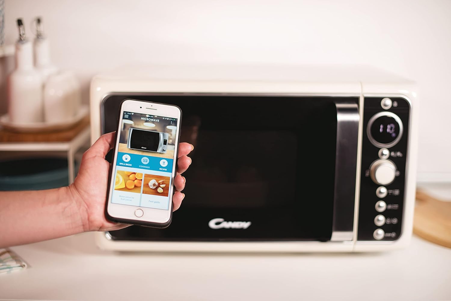 Candy Mikrowelle / 900 Watt/Grill 1000 Watt / 25 Liter/Grilleinsatz/Creme/Modell: DIVO G25CC