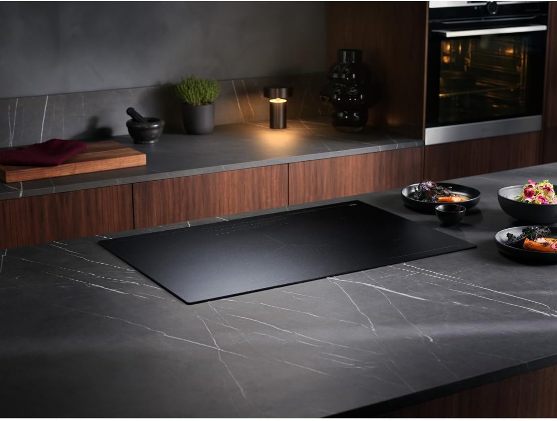 AEG IKE84441XB Autarkes Kochfeld / Herdplatte mit Touchscreen, Topferkennung & Hob²Hood-Funktion / Induktionskochplatte / 4 Kochzonen / Edelstahlrahmen / 80 cm Schwarz