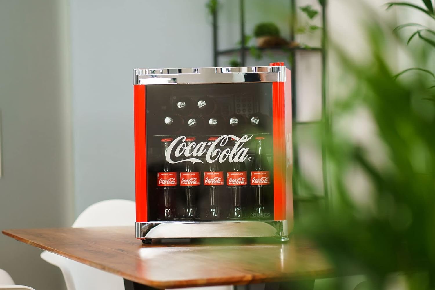°CUBES Flaschenkühlschrank Coca-Cola Classic/ 51 cm Höhe / 98 kWh/Jahr / 48 L Kühlteil