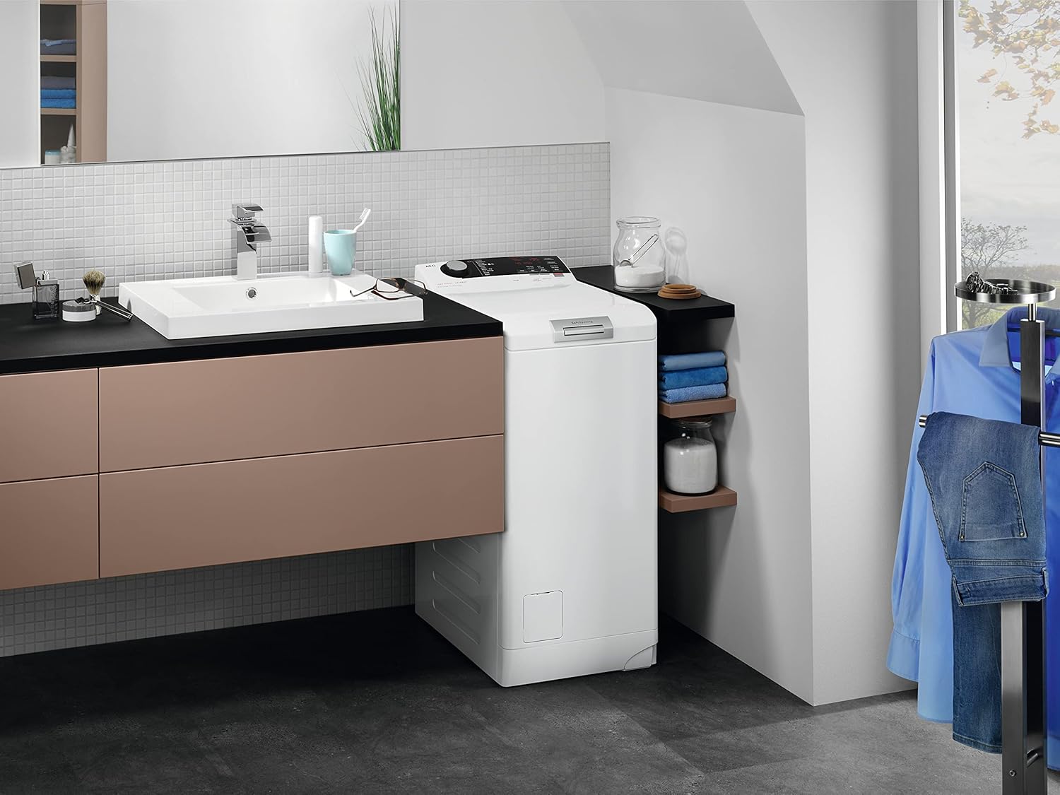 AEG LTR7A71370 Waschmaschine Toplader / Serie 7000 mit ProSteam / ProSteam - Auffrischfunktion / 7,0 kg / Leise / Mengenautomatik / Nachlegefunktion / Wasserstopp / 1300 U/min