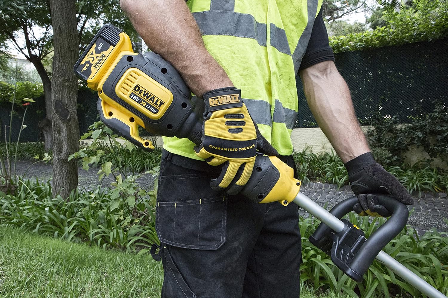 DEWALT Akku-Rasentri mmer (18 Volt, bürstenlos, 30 cm Schnittbreite, zwei-Stufen-Elektronik, Bumb-Feed Fadenverlängerung, für große Flächen und Gärten, Lieferung ohne Akku und Ladegerät) DCM561PB