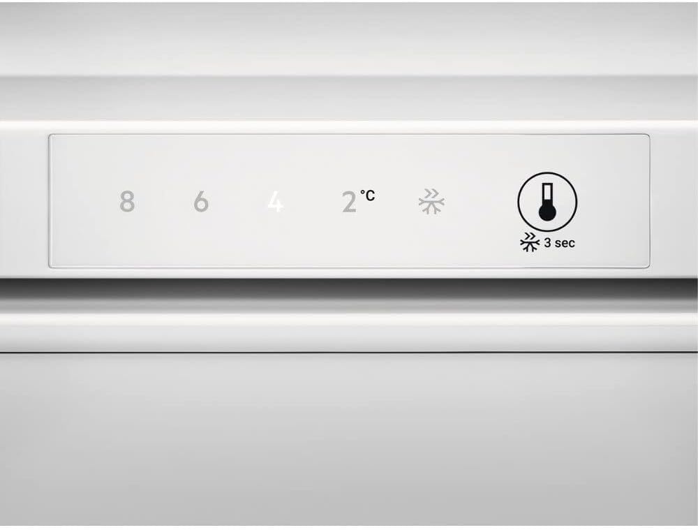 AEG RTS811DXAW Freistehender Tisch-Kühlschrank / 845 mm / 4-Sterne-Gefrierfach / 120 L / D