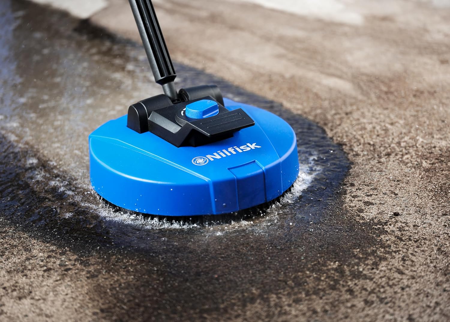 Nilfisk bar Hochdruckreiniger mit Induktionsmotor (inkl. Patio Cleaner Flächenreiniger und rotierende Bürste) E145.4-9 blau