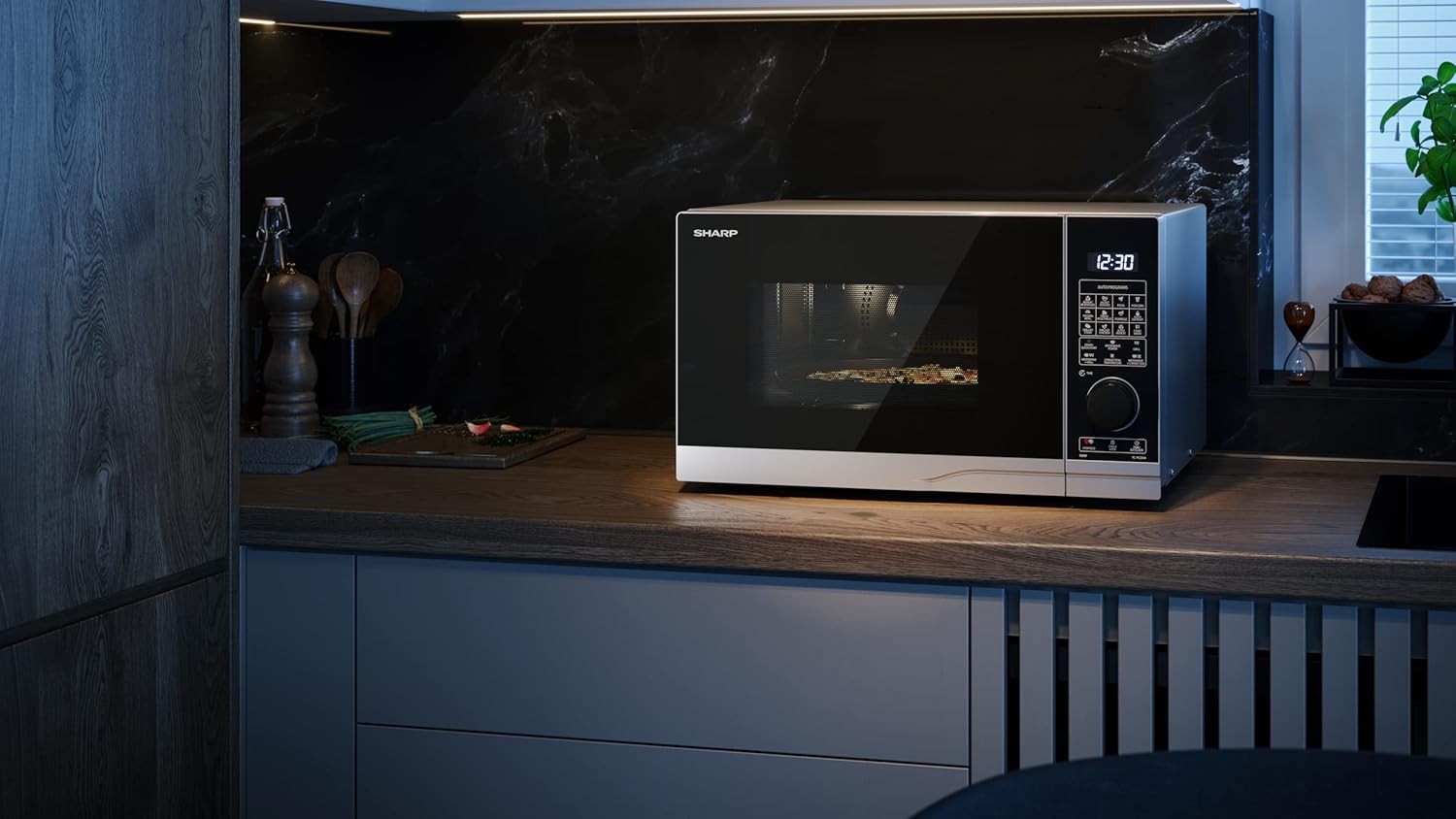 SHARP MG81ES Mikrowelle mit Grill (Mikrowelle: 900W, Grill: 1100W, 11 Leistungsstufen, Auftaufunktion, Abmessungen: 512x300x396cm, Emaille-Keramik-Garraum mit antibakteriellen Eigenschaften), silber