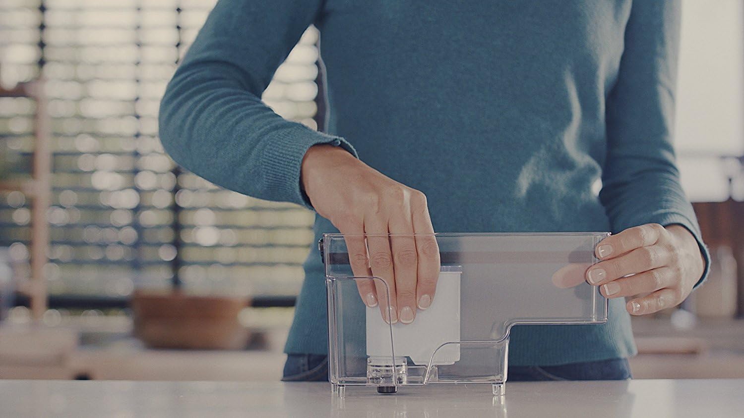 Krups Evidence One Kaffeevollautomat mit Milchschlauch, 12 Getränke, 2-Tassen-Funktion, Farbdisplay, Kaffeemaschine, TÜV-Siegel, Schwarz, EA895N10, Meteor Graphit