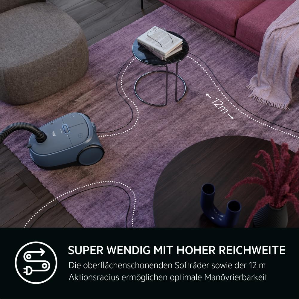 AEG CLEAN 6000 AB61C2DB Staubsauger mit Beutel / hohe Saugleistung / inkl. Polsterdüse / 50 % Recyclingkunststoff / ideal für Haustierbesitzer / Reinigen von Polstern / 12 m Kabel / 750 W / Blau