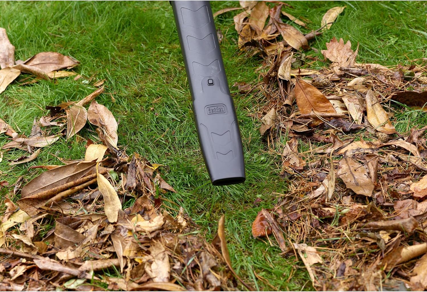 Black+Decker 3-in-1 Elektro-Laubsauger/Laubblser BEBLV301 (3.000 Watt, mit Hcksler + aufsteckbarem Laubrechen, 72l Fangsack-Rucksack - hohe Blasgeschwindigkeit & verstellbare Saugleistung)