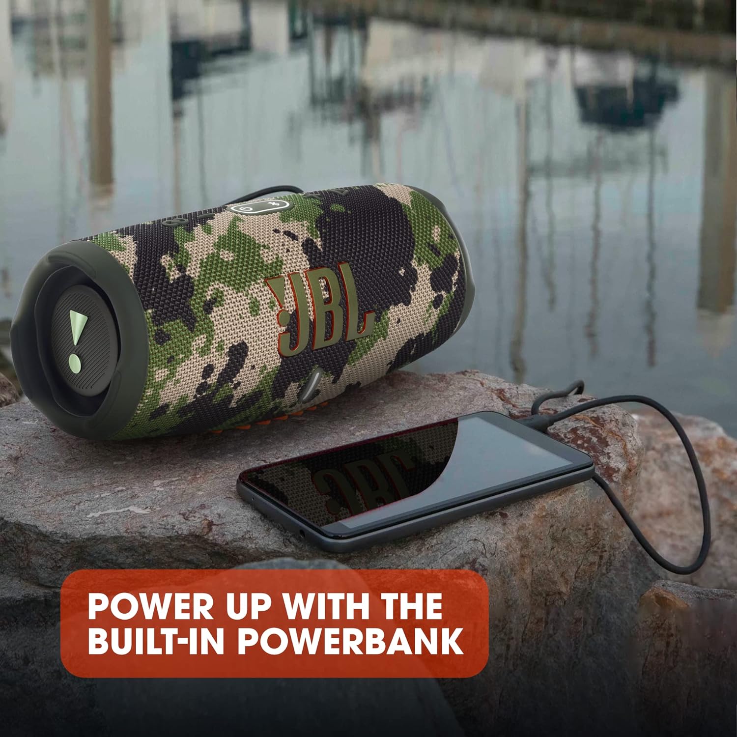 JBL Charge 5 Bluetooth-Lautsprecher in Schwarz – Wasserfeste, portable Boombox mit integrierter Powerbank – Eine Akku-Ladung für bis zu 20 Stunden kabellosen Musikgenuss