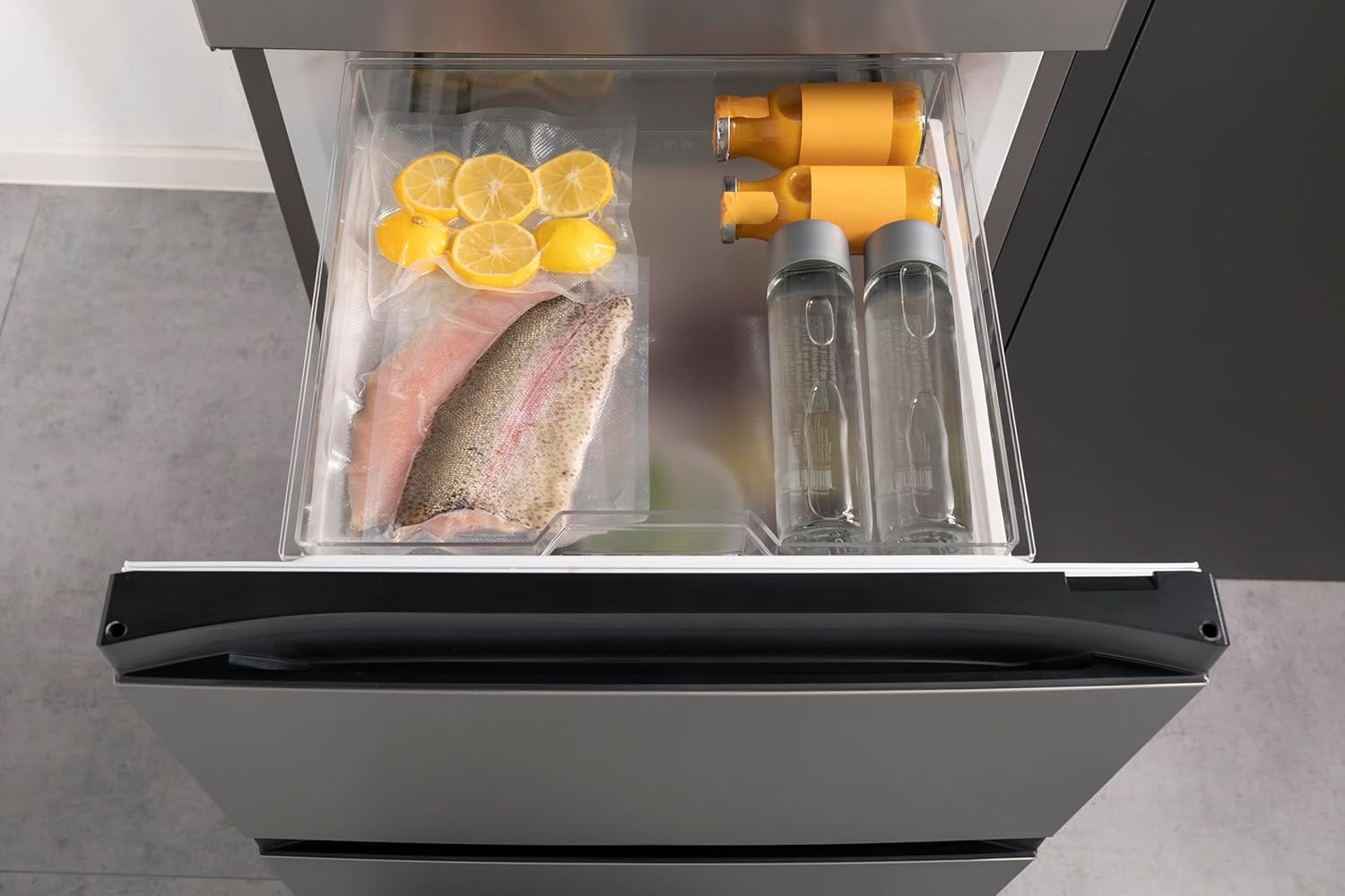 Hisense RB327N4AD2 Kühl-Gefrierkombination/ NoFrostPlus/ Multiflow 360°/ HolidayMode/ FreshZone/ 182,4 cm/ Kühlteil 171 l/ Gefrierteil 85 l/ 41 dB/ 287 kWh/ Jahr/ Edelstahl-Look