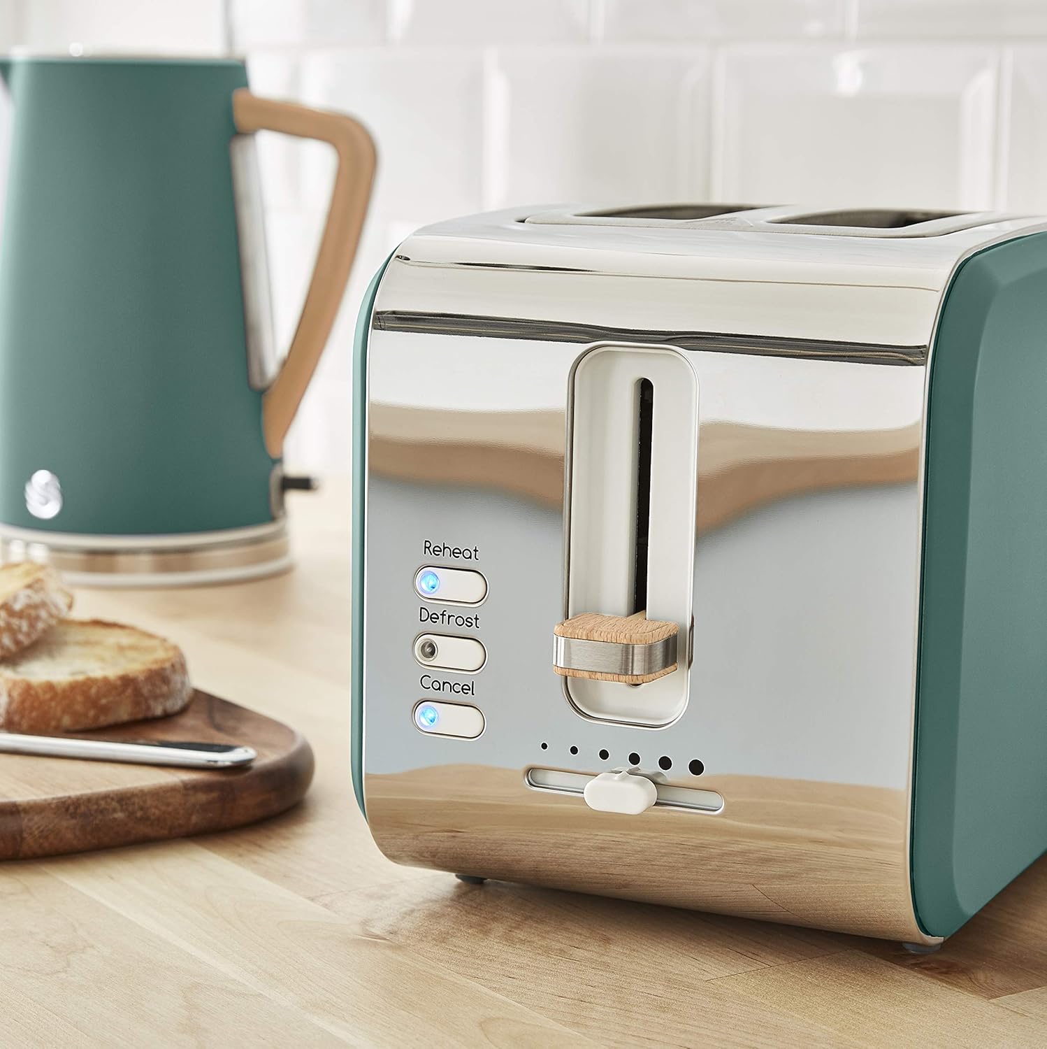 Swan Nordic Frühstücksset, Wasserkocher, 1,7 l, 2200 W, Breitschlitz-Toaster, 2 Scheiben, digitale Mikrowelle 20 l, modernes Design, Holzoptik, Grün