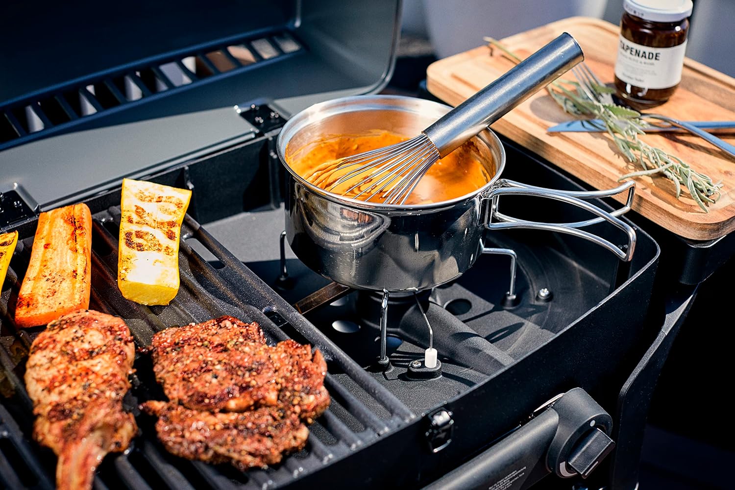 EndersGasgrill Urban II Pro, Tischgrill, Grillen-, Kochen- und Backen Funktion, 2 Brenner Edelstahl, mit Grill-Thermometer, Balkon-, Camping-Grill, Aluguss-Gehäuse, Gusseisen-Rost, #2062