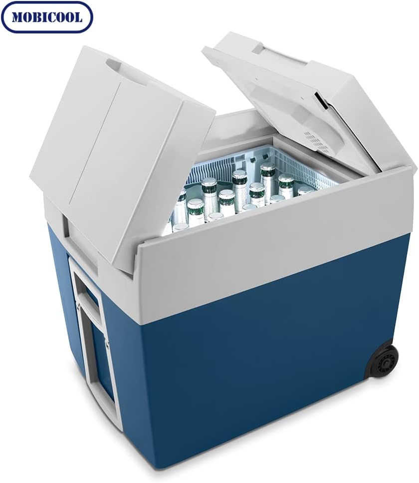 Mobicool MT48W AC/DC - elektrische Kühlbox mit Rollen passend für eine komplette Getrnkekiste / Bierkiste, 48 Liter, 12 V und 230 V für Auto, Lkw, Boot, Reisemobil und Steckdose, Blau