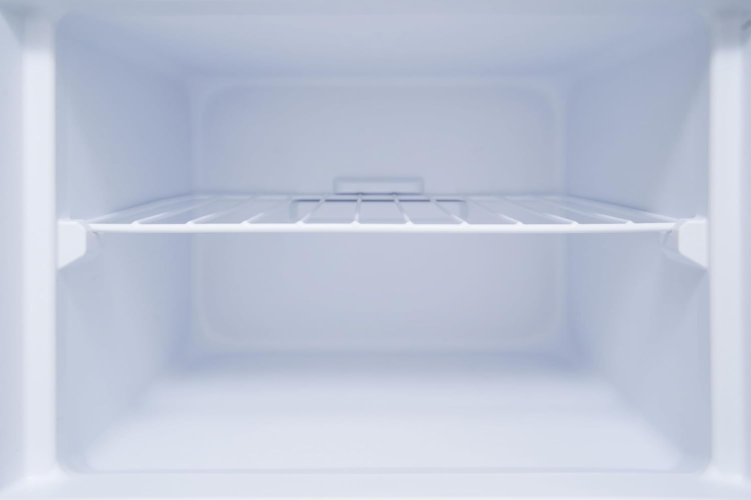 Respekta Retro-Kühlschrank mit Gefrierfach/in schwarz / 145 x 54 cm / 213 L Nutzinhalt/verstellbare Füße/automatisches Abtauverfahren/Schnellgefrierfunktion / KS144VS