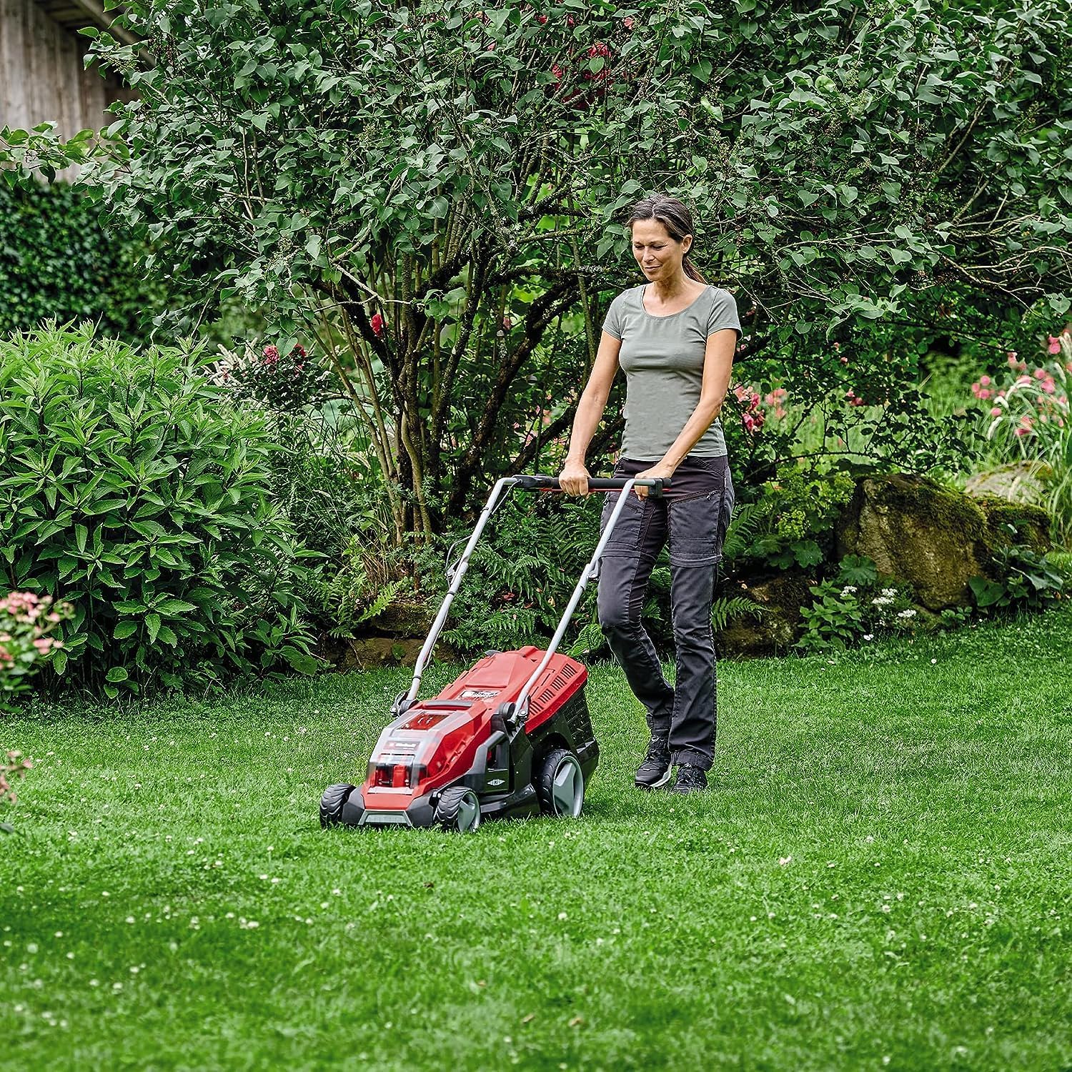 Einhell Akku-Rasenmäher GE-CM 36/36 Li Kit Power X-Change (36 V, 36 cm Schnittbreite, bis 400 m², Brushless, 40L Fangkorb, 25-75 mm Schnitthöhe, inkl. 2x 4,0 Ah Akku + 2x Ladegerät)