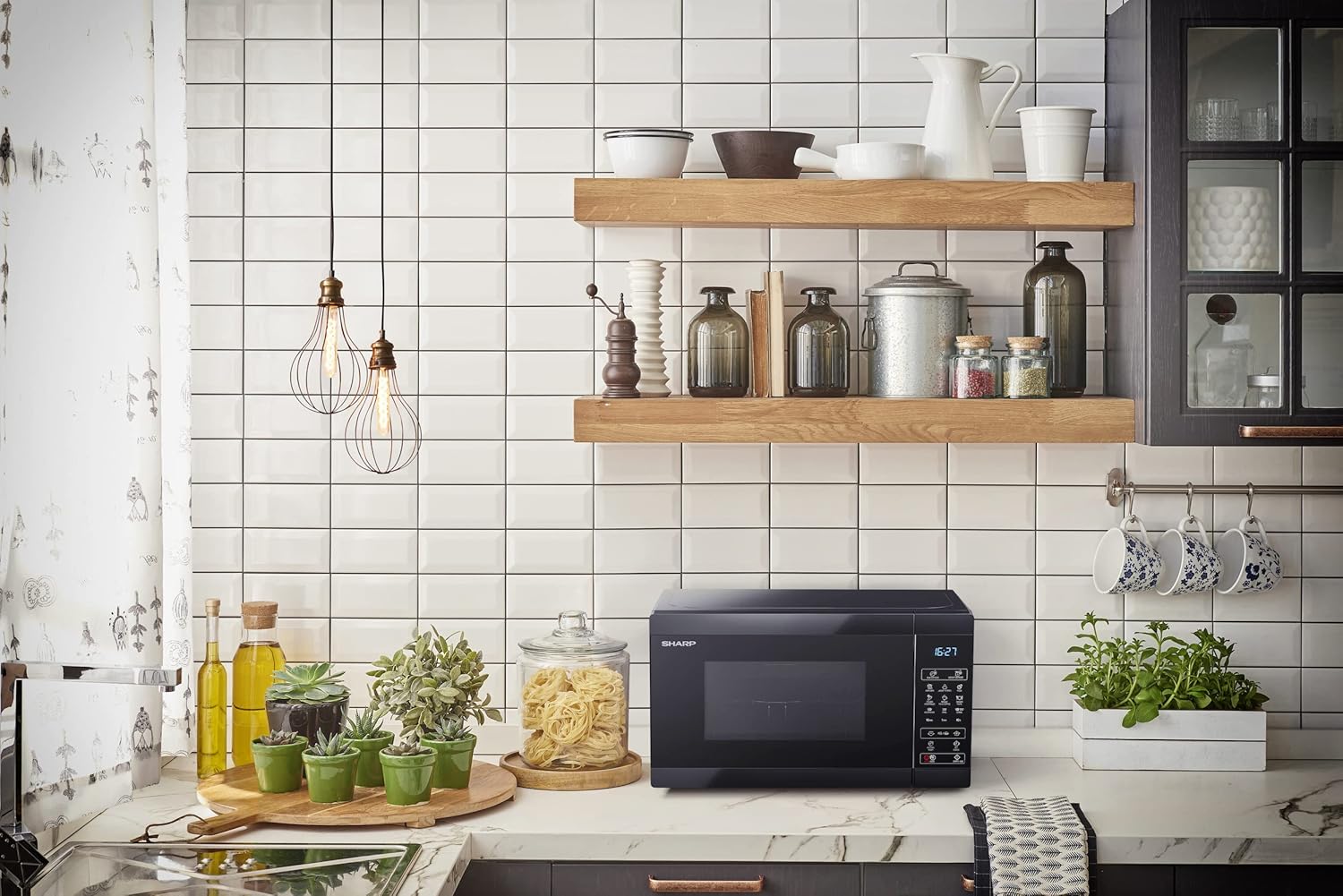 SHARP MG81ES Mikrowelle mit Grill (Mikrowelle: 900W, Grill: 1100W, 11 Leistungsstufen, Auftaufunktion, Abmessungen: 512x300x396cm, Emaille-Keramik-Garraum mit antibakteriellen Eigenschaften), silber