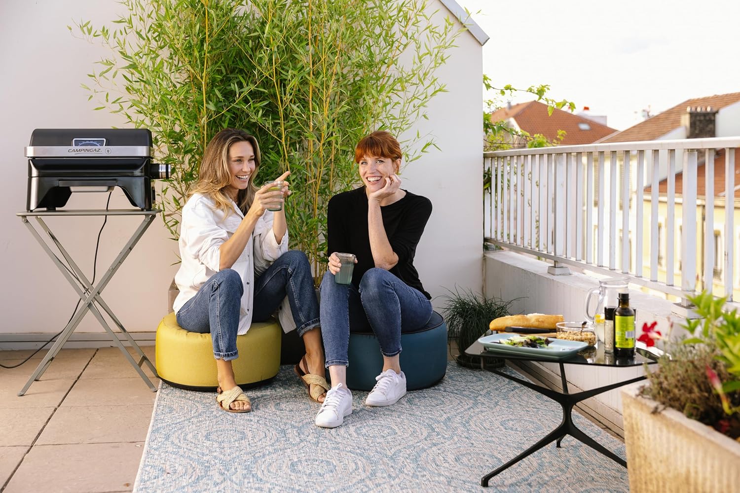 Campingaz Grill Attitude2go, Gasgrill & Elektrogrill, Tischgrill, tragbarer Balkon-, Camping-Grill, mit Deckel, Thermometer und Gusseisen-Grillrost, Betrieb mit Gas oder Elektro