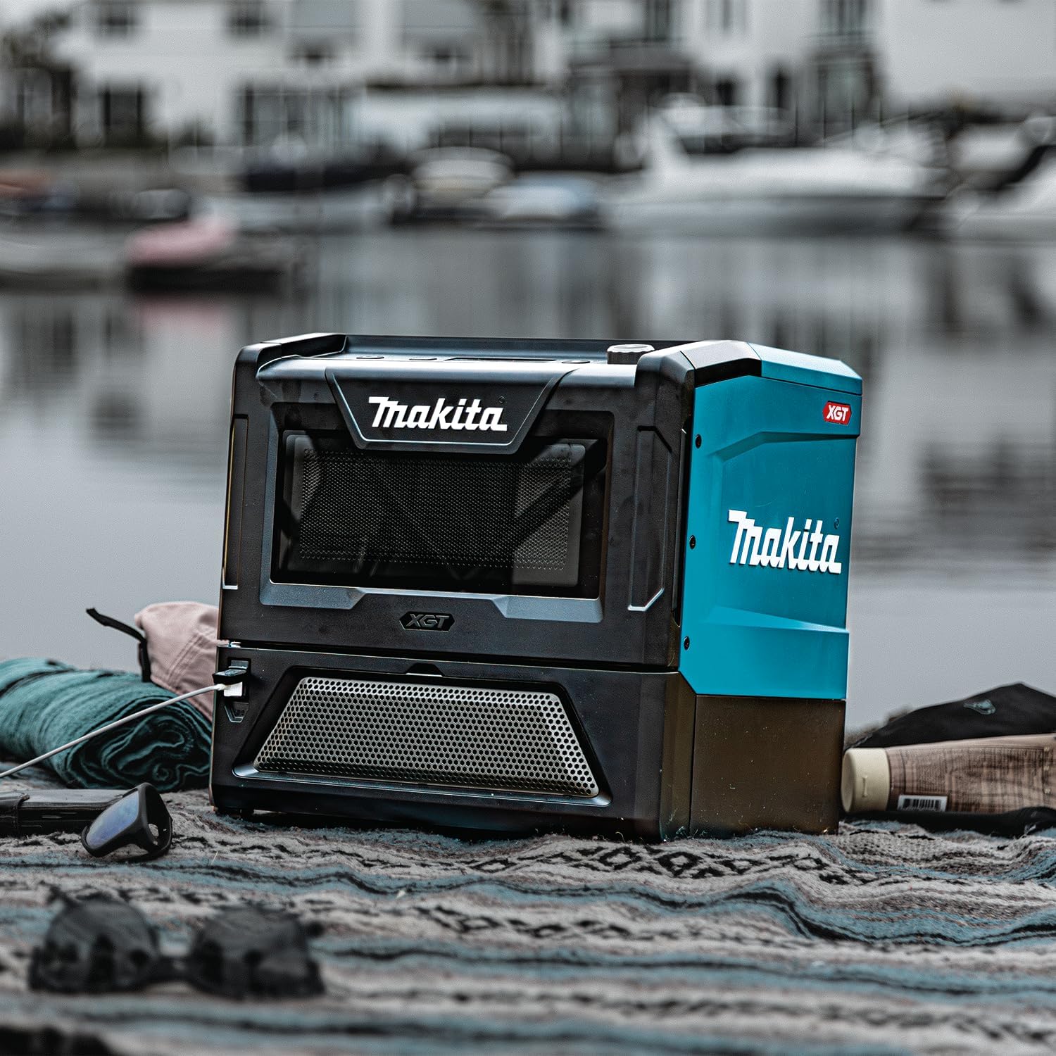 Makita MW001GZ Akku-Mikrowelle 40V max. 350/500 W, 8 l (ohne Akku, ohne Ladegerät)