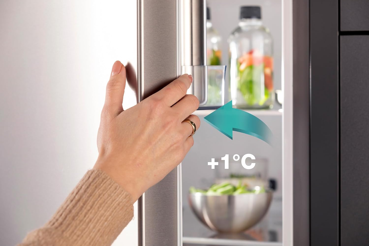 Hisense RB327N4AD2 Kühl-Gefrierkombination/ NoFrostPlus/ Multiflow 360°/ HolidayMode/ FreshZone/ 182,4 cm/ Kühlteil 171 l/ Gefrierteil 85 l/ 41 dB/ 287 kWh/ Jahr/ Edelstahl-Look