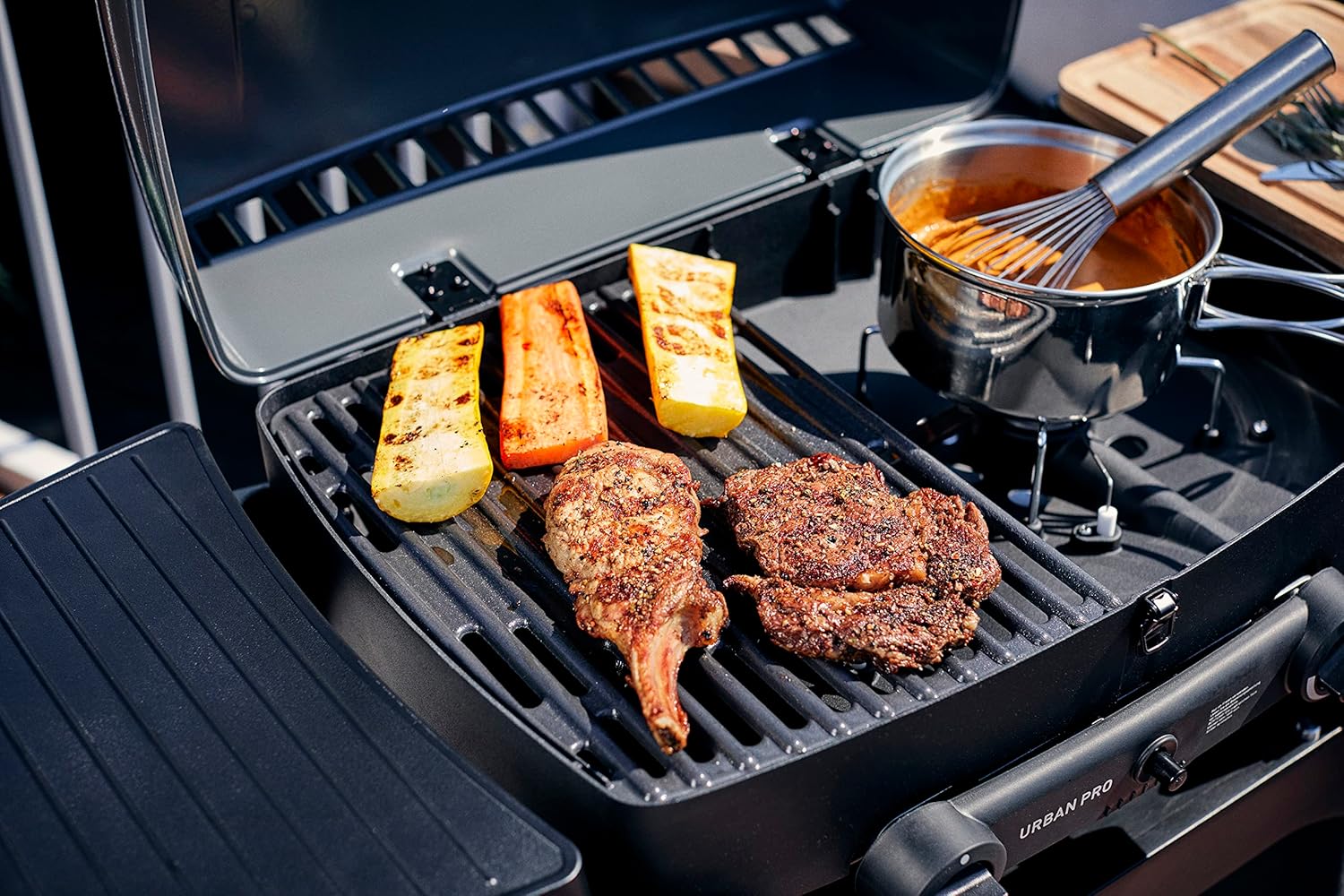 EndersGasgrill Urban II Pro, Tischgrill, Grillen-, Kochen- und Backen Funktion, 2 Brenner Edelstahl, mit Grill-Thermometer, Balkon-, Camping-Grill, Aluguss-Gehäuse, Gusseisen-Rost, #2062