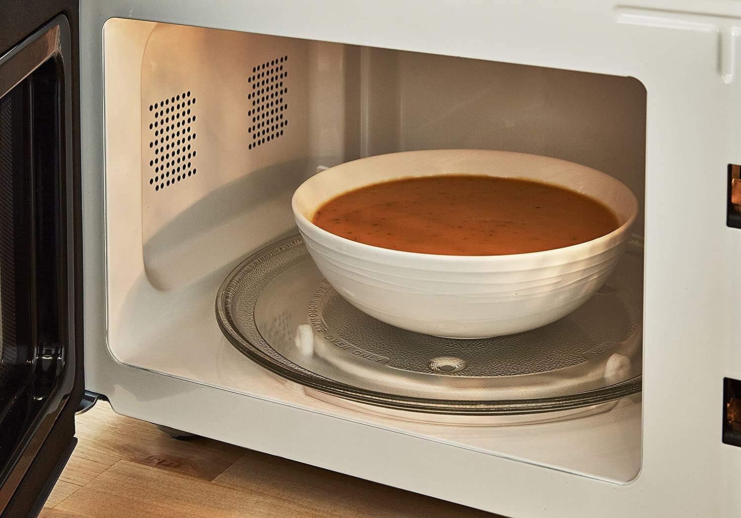 Swan Nordic Frühstücksset, Wasserkocher, 1,7 l, 2200 W, Breitschlitz-Toaster, 2 Scheiben, digitale Mikrowelle 20 l, modernes Design, Holzoptik, Grün