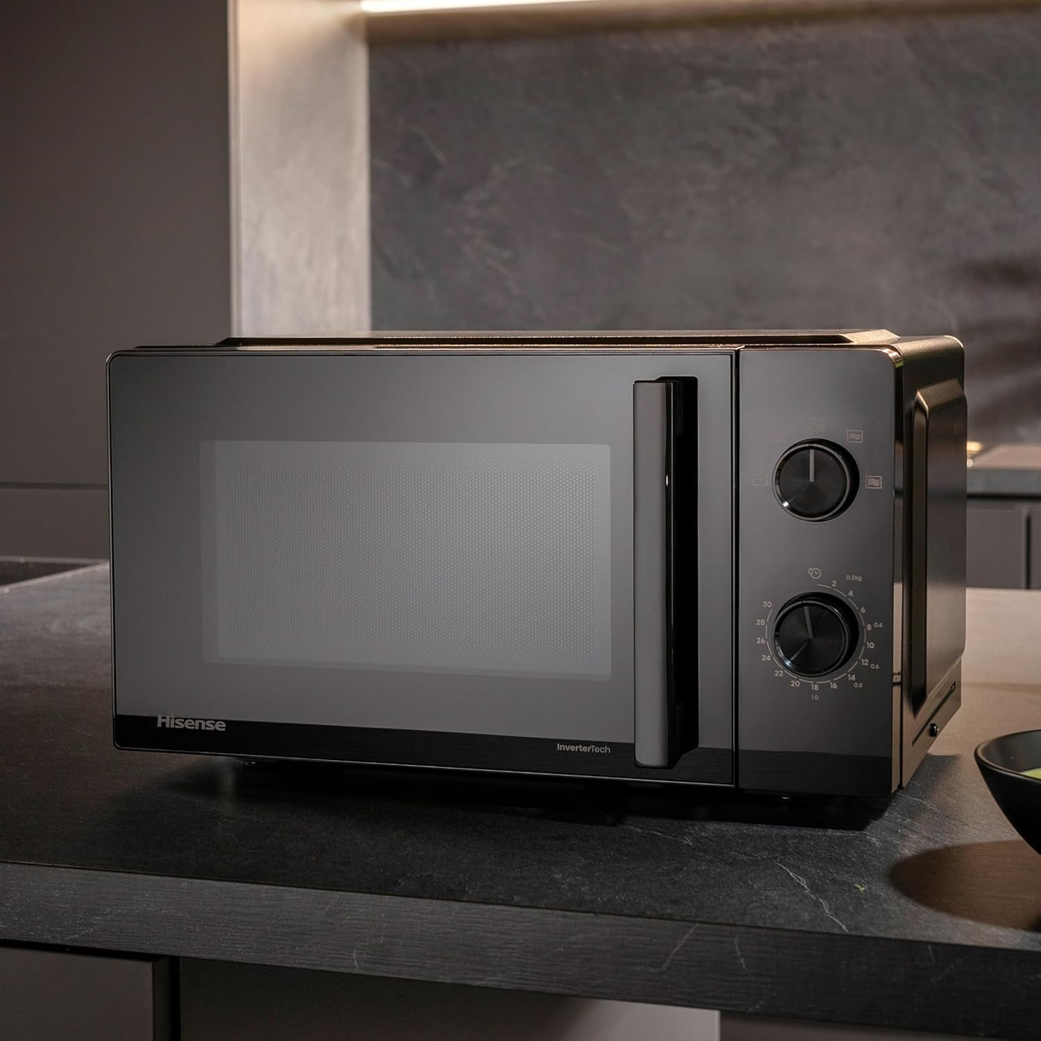 Hisense Elektronische Mikrowelle, Fassungsvermögen 23 l, Leistung 800 W, Grillleistung 1000 W, LED-Display mit Touch-Steuerung, Schwarz