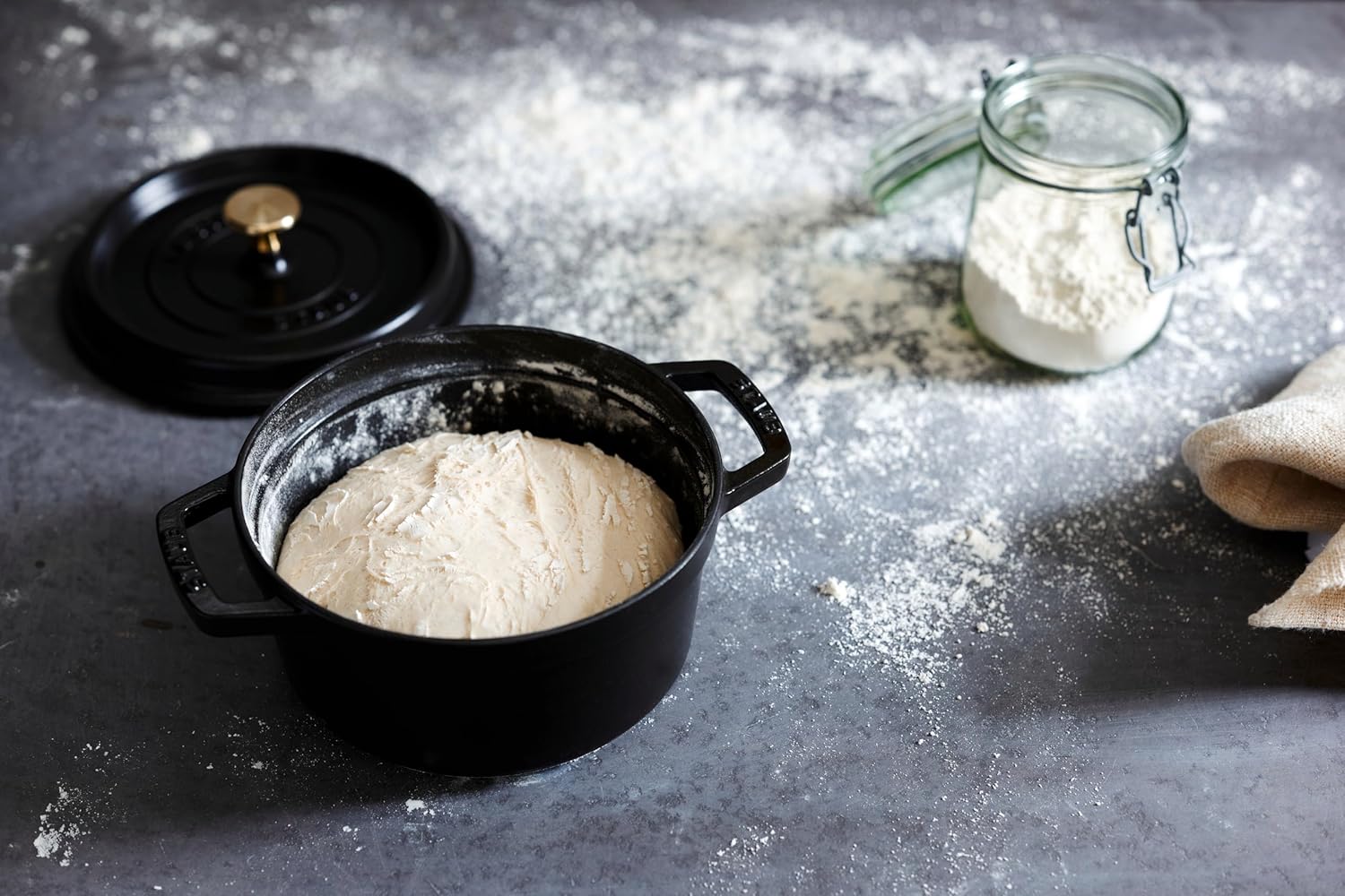 STAUB Garnek żeliwny, okrągły 28 cm, 6,7 L, Czarny