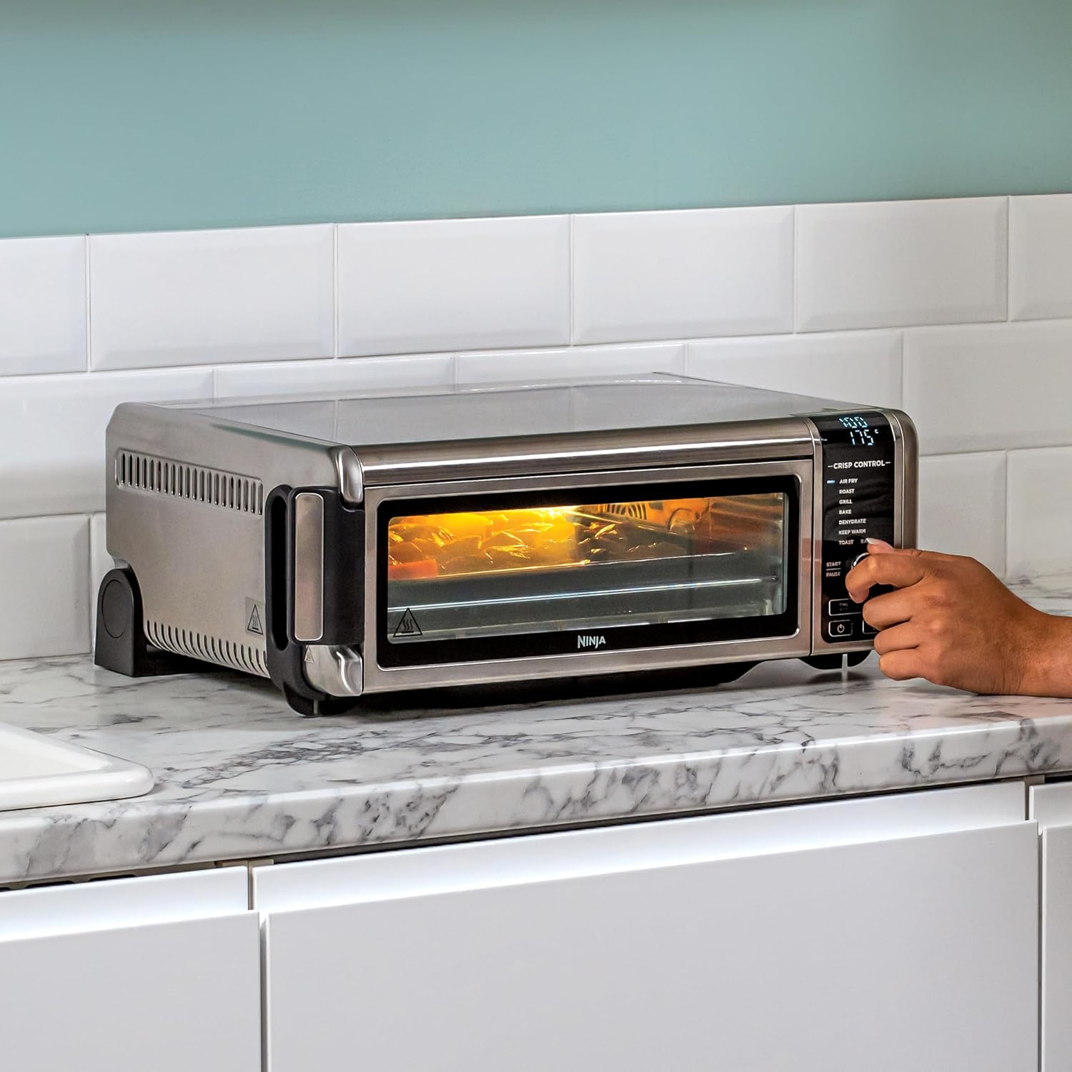 Ninja Foodi 10 w 1, piekarnik wielofunkcyjny, przenośny mini piekarnik na blat, frytkownica beztłuszczowa, pieczenie, grill, ciasta i więcej,10 funkcji gotowania, srebrno/czarny, DT200EU