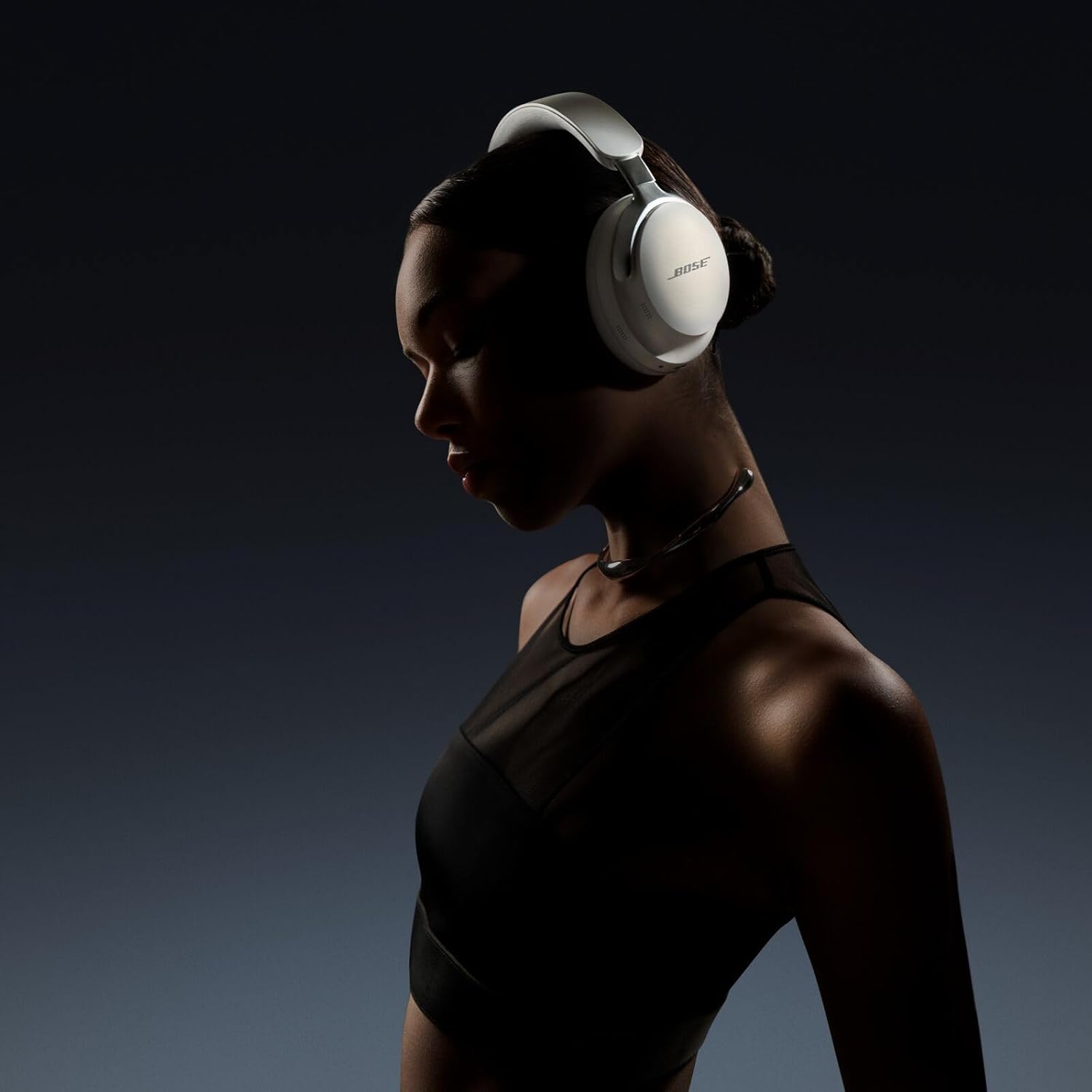 Bose QuietComfort Ultra Słuchawki bezprzewodowe z redukcją szumów i dźwiękiem przestrzennym, słuchawki nauszne z mikrofonem, do 24 godzin pracy na akumulatorze, Czarny