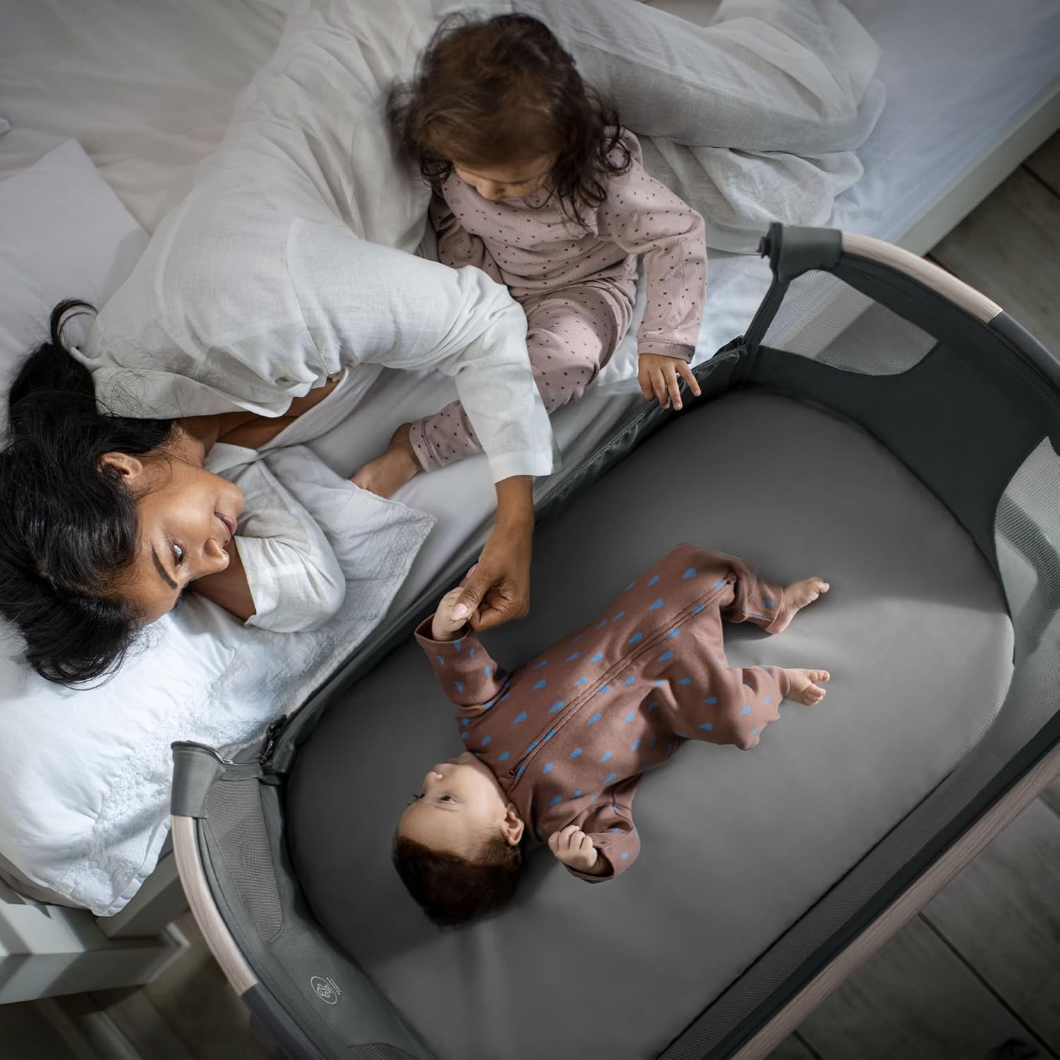 Maxi-Cosi Iora Air Łóżeczko Przystawka, Siatka do okoła, 0–6 mies., maks. 9 kg, Tryb bujania, 4 Poz. Odchylenia i 5 Wysokości, Łatwe Przesuwanie, Wygodny Materac, Łatwe Przenoszenie, Beyond Grey