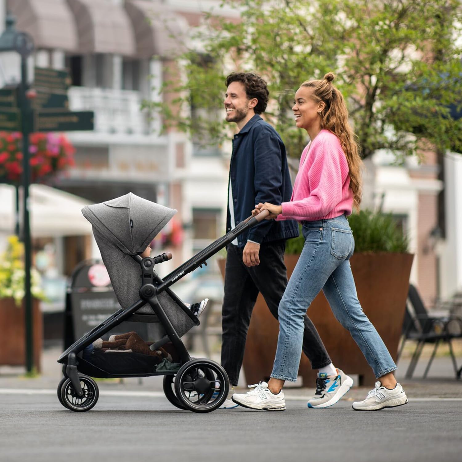 Maxi-Cosi Zelia S Trio Wielofunkcyjny Wózek Dziecięcy 3w1, 0–4 Lata, do 22 kg, Składany, Kompakt i Odchylany Wózek Spacerowy z Fotelik Samochodowy CabrioFix S i-Size i Torbą z Akcesoriami, Szary